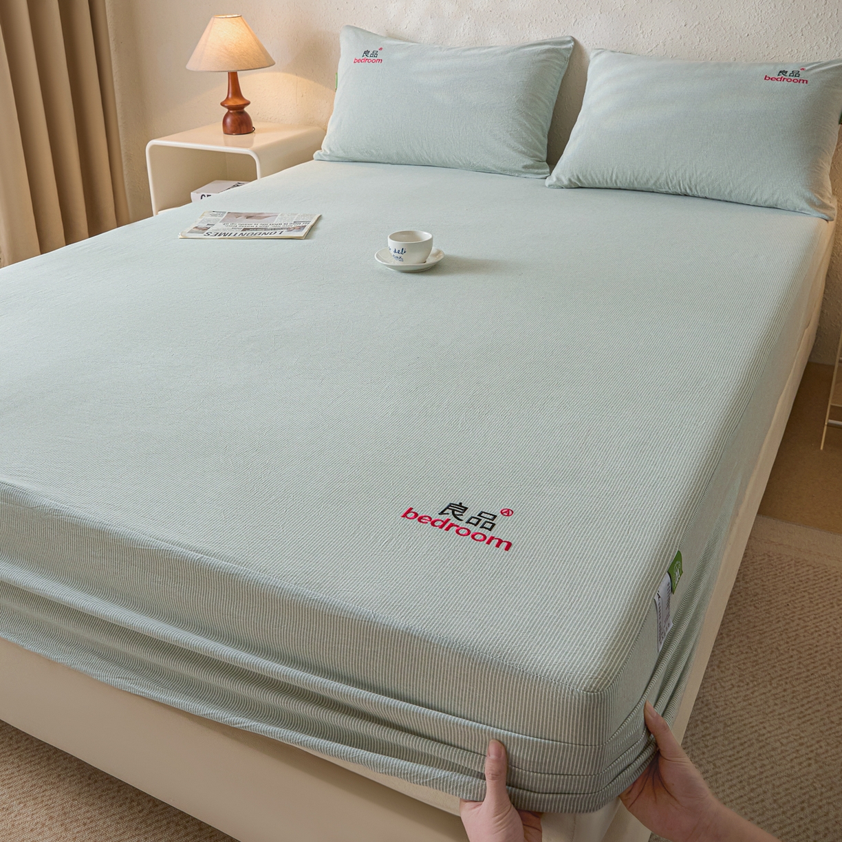 91家纺网 家纺一手货源 找家纺 芬晴家纺 2026新款纯棉密条+纯色单层床笠 条纹-果绿