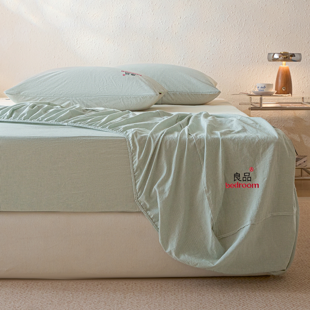 91家纺网 家纺一手货源 找家纺 芬晴家纺 2026新款纯棉密条+纯色单层床笠 条纹-果绿