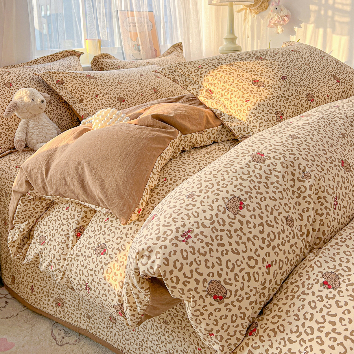 91家纺网 家纺一手货源 找家纺 梦纤绒 2026新款亲肤舒适仿棉印花床盖四件套 豹纹喵咖