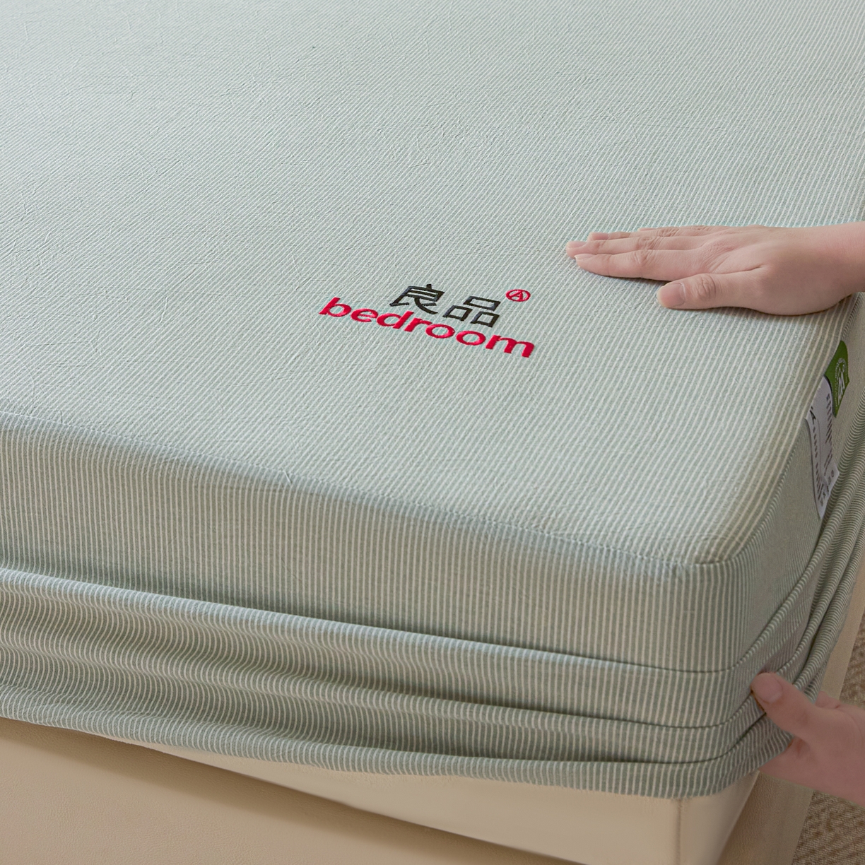 91家纺网 家纺一手货源 找家纺 芬晴家纺 2026新款纯棉密条+纯色单层床笠 条纹-果绿