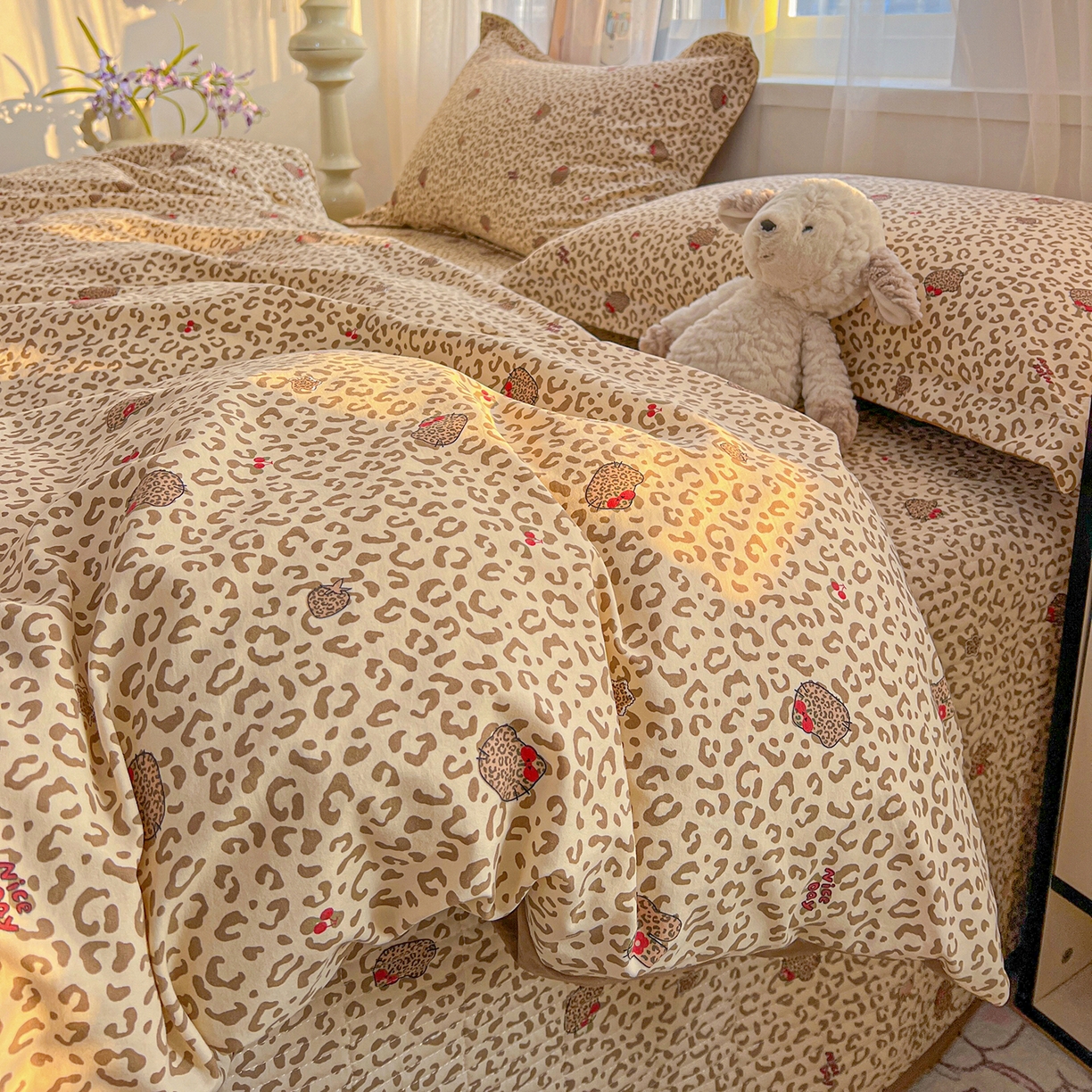 91家纺网 家纺一手货源 找家纺 梦纤绒 2026新款亲肤舒适仿棉印花床盖四件套 豹纹喵咖