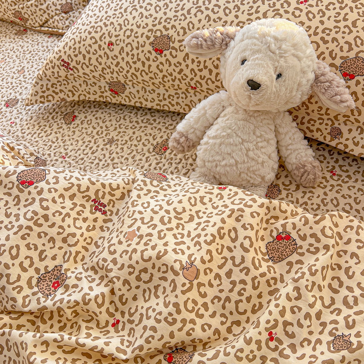 91家纺网 家纺一手货源 找家纺 梦纤绒 2026新款亲肤舒适仿棉印花床盖四件套 豹纹喵咖