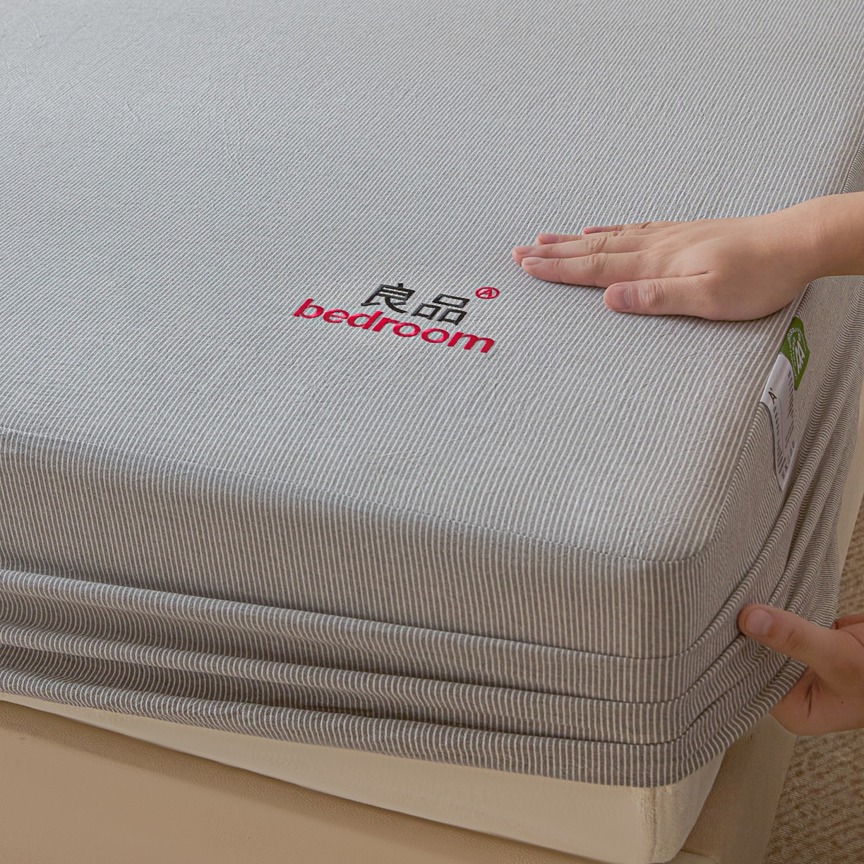 91家纺网 家纺一手货源 找家纺 芬晴家纺 2026新款纯棉密条+纯色单层床笠 条纹-灰