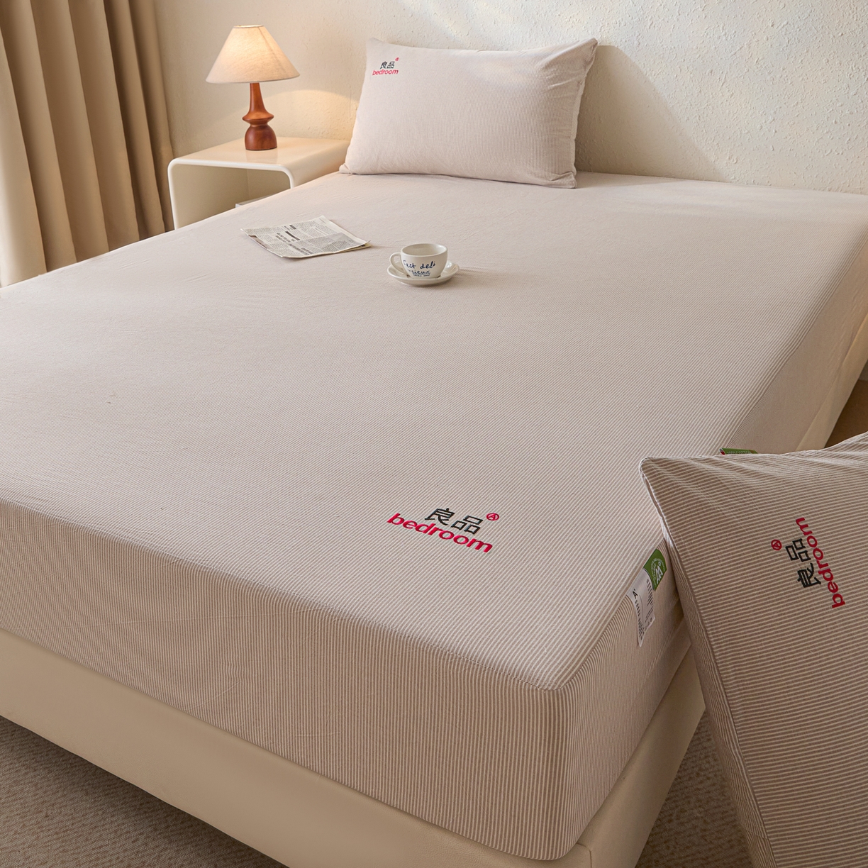 91家纺网 家纺一手货源 找家纺 芬晴家纺 2026新款纯棉密条+纯色单层床笠 条纹-咖