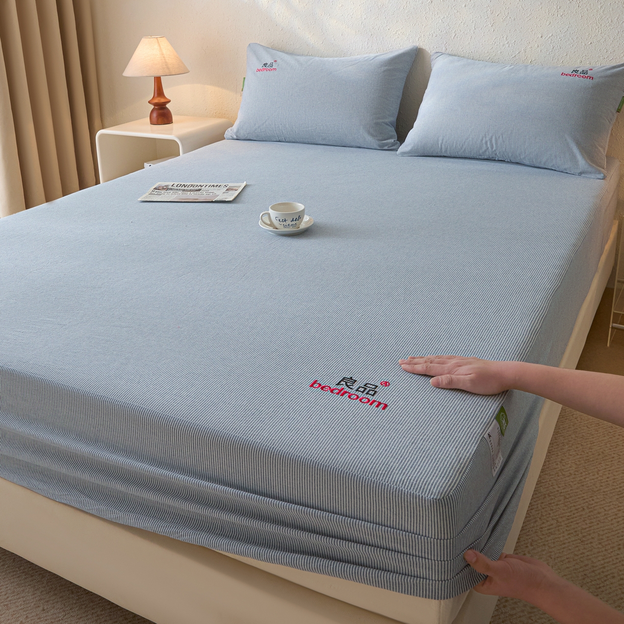 91家纺网 家纺一手货源 找家纺 芬晴家纺 2026新款纯棉密条+纯色单层床笠 条纹-牛仔蓝