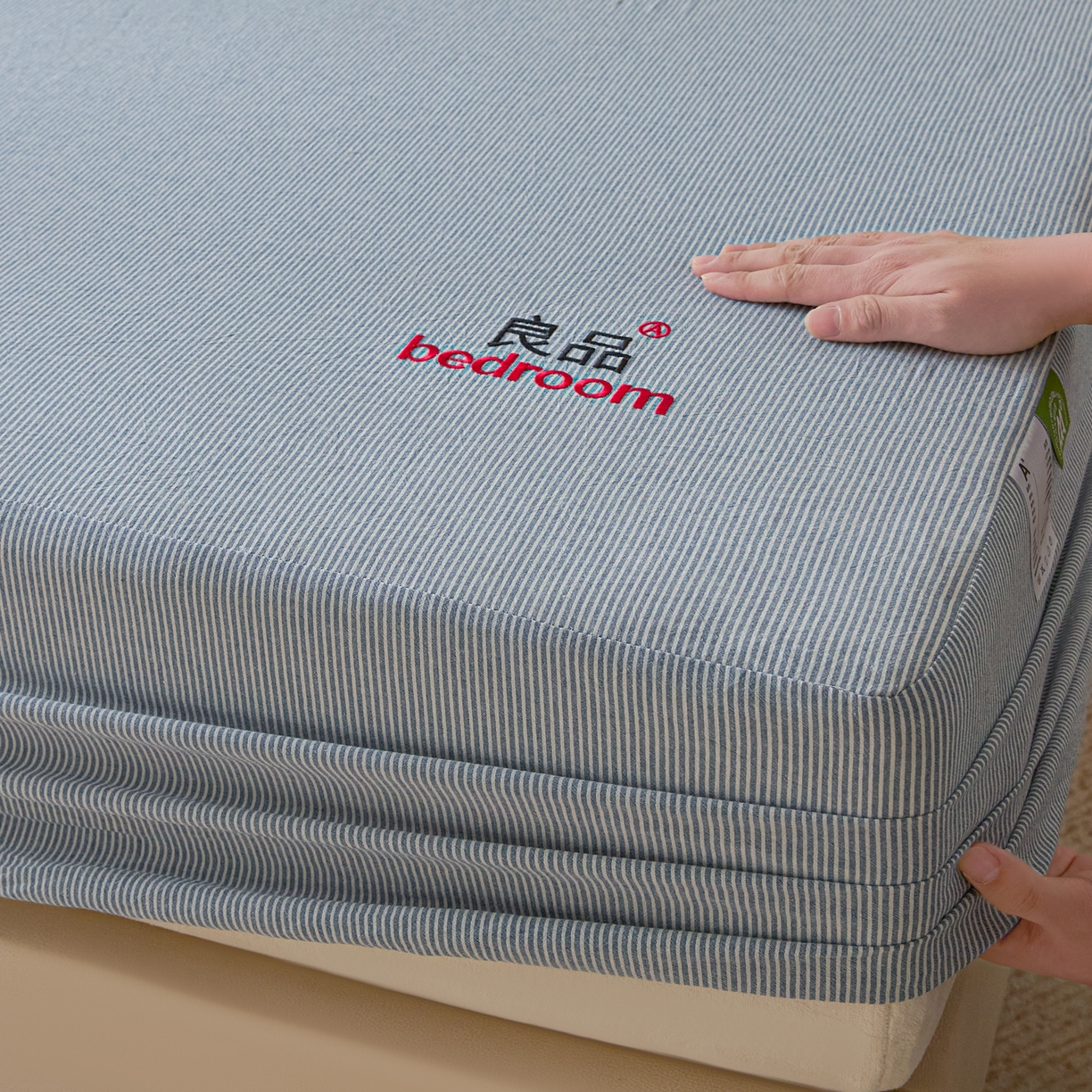 91家纺网 家纺一手货源 找家纺 芬晴家纺 2026新款纯棉密条+纯色单层床笠 条纹-牛仔蓝