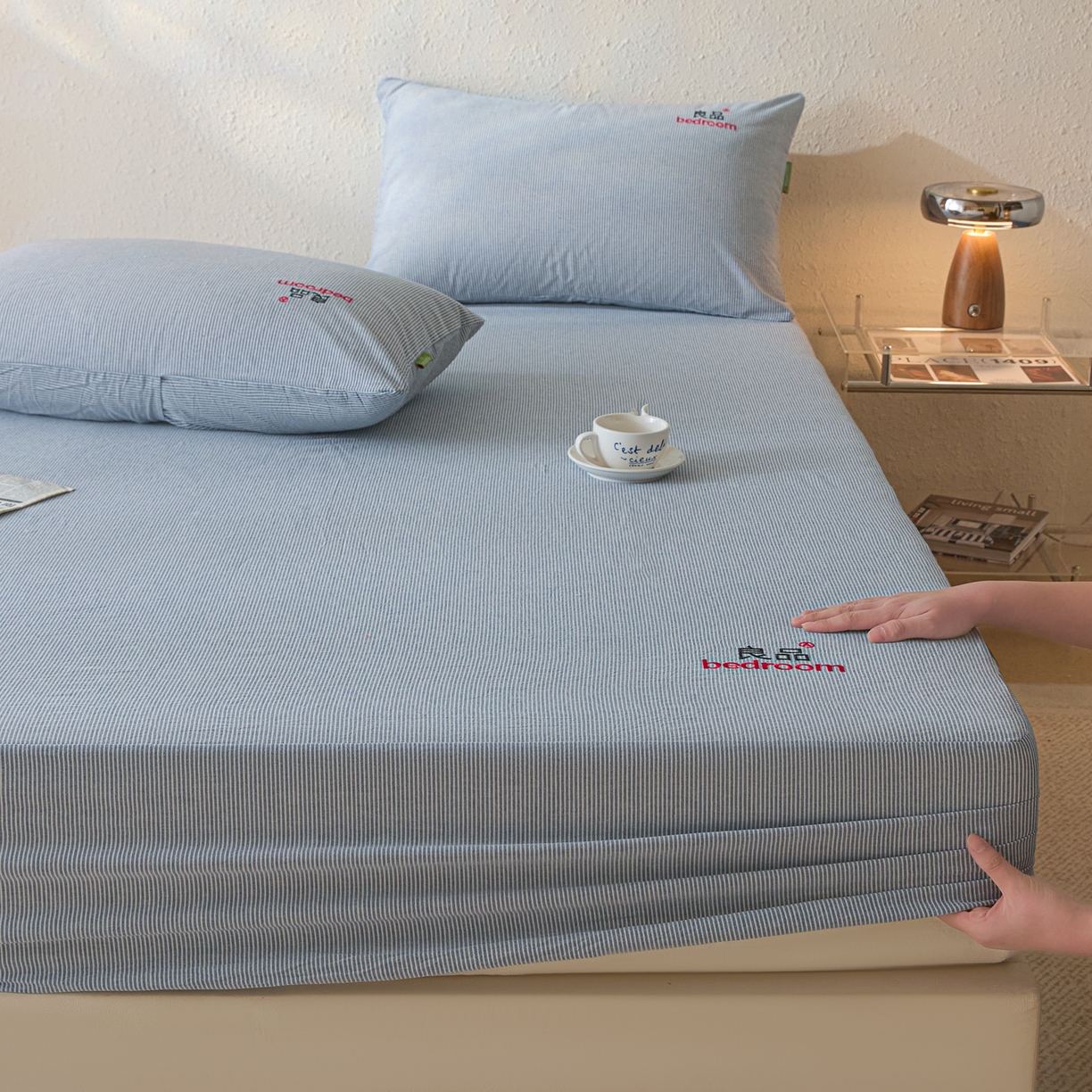 91家纺网 家纺一手货源 找家纺 芬晴家纺 2026新款纯棉密条+纯色单层床笠 条纹-牛仔蓝