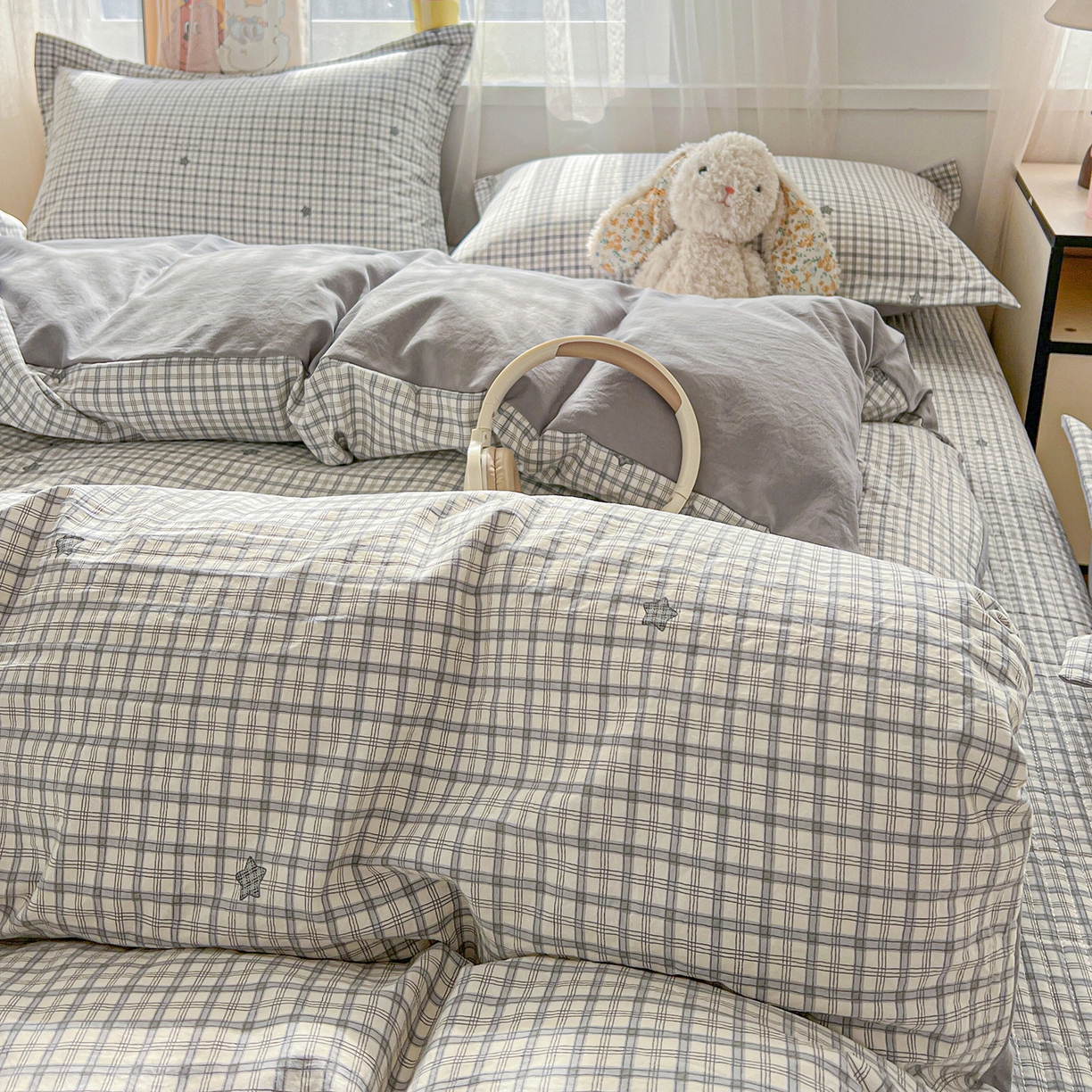 91家纺网 家纺一手货源 找家纺 梦纤绒 2026新款亲肤舒适仿棉印花床盖四件套 灰小格