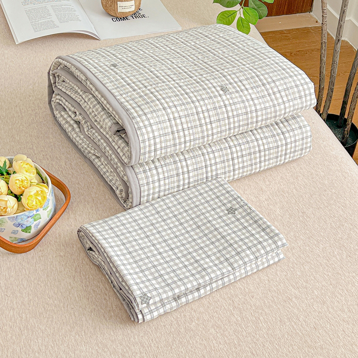 91家纺网 家纺一手货源 找家纺 梦纤绒 2026新款亲肤舒适仿棉印花床盖四件套 灰小格