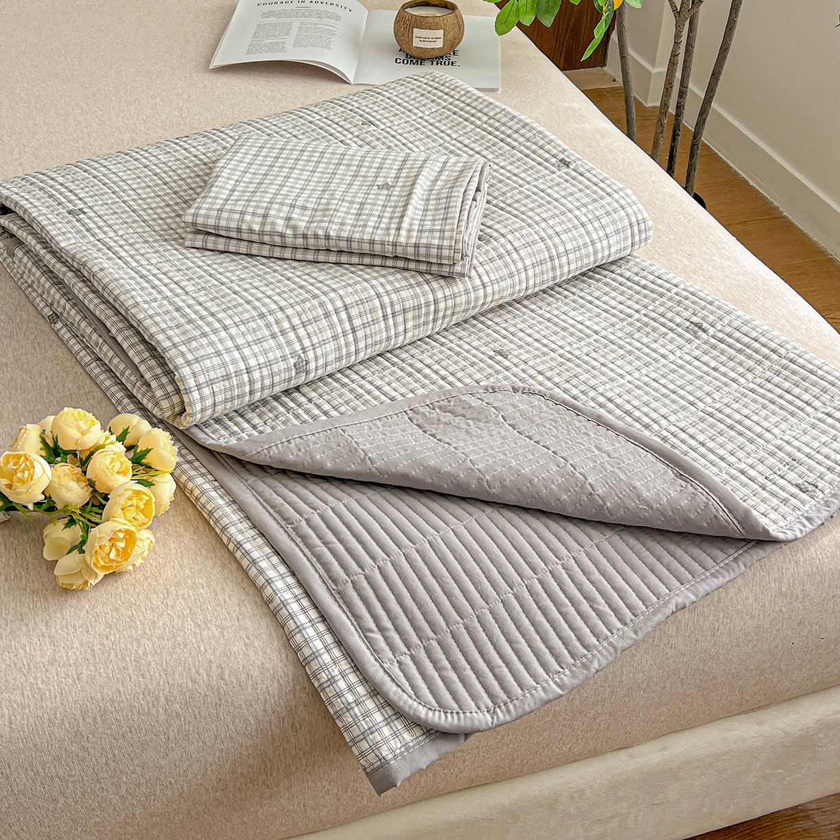 91家纺网 家纺一手货源 找家纺 梦纤绒 2026新款亲肤舒适仿棉印花床盖四件套 灰小格