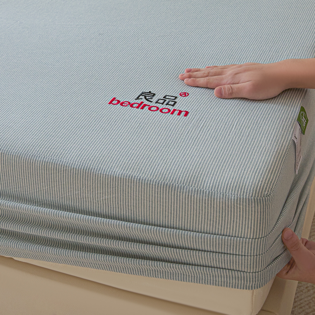 91家纺网 家纺一手货源 找家纺 芬晴家纺 2026新款纯棉密条+纯色单层床笠 条纹-雾霾蓝