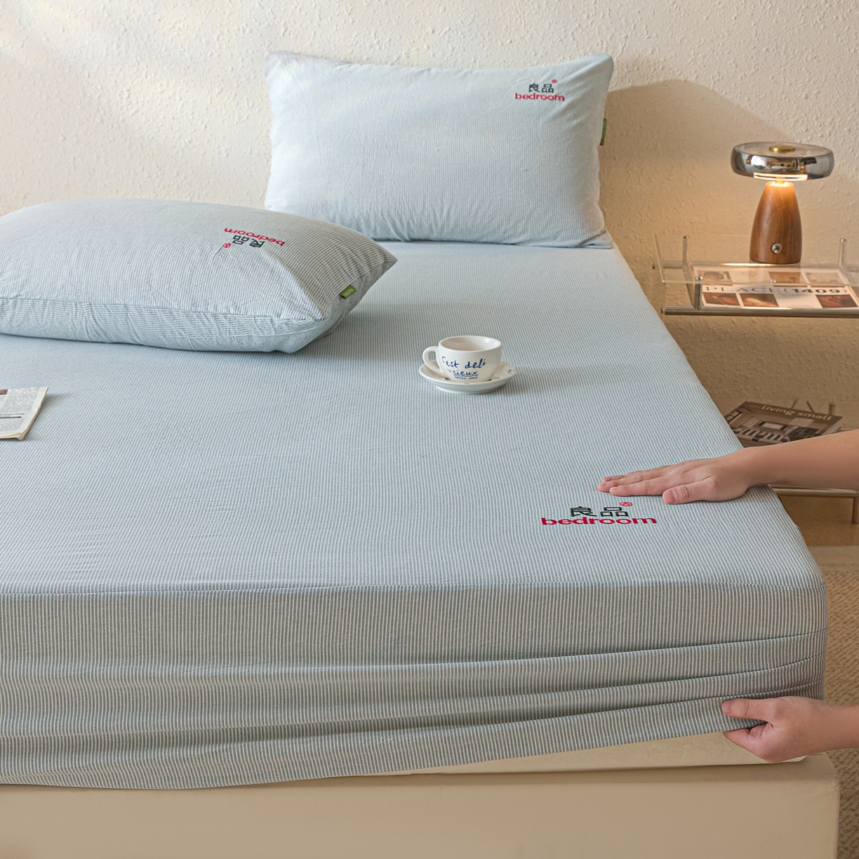 91家纺网 家纺一手货源 找家纺 芬晴家纺 2026新款纯棉密条+纯色单层床笠 条纹-雾霾蓝