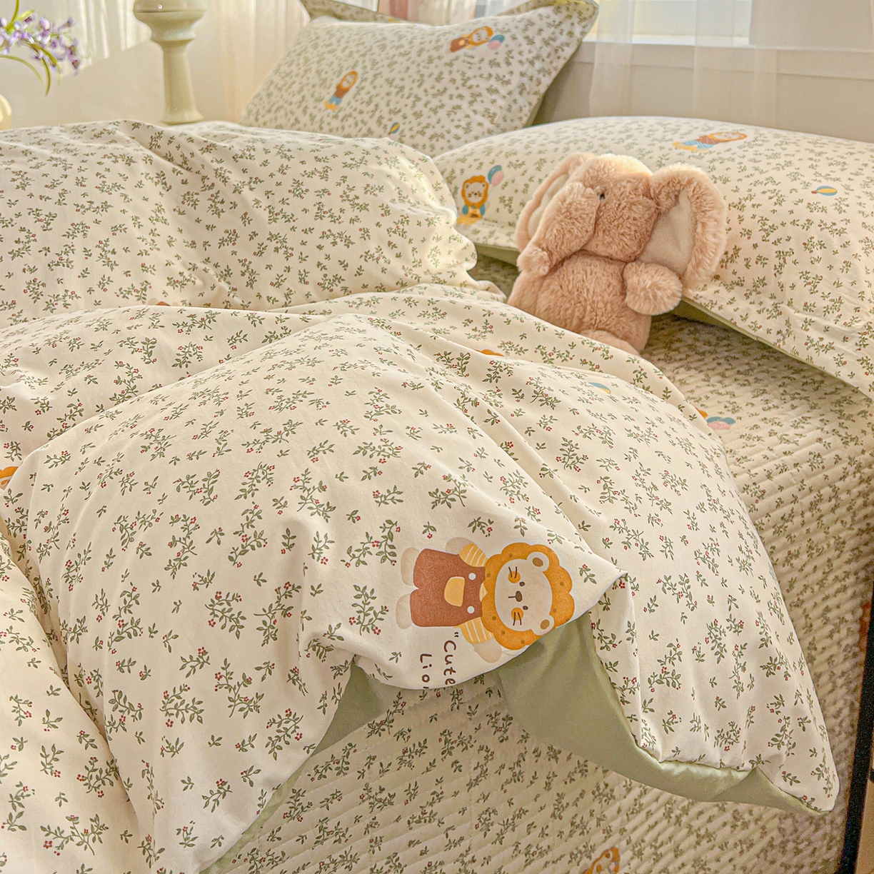 91家纺网 家纺一手货源 找家纺 梦纤绒 2026新款亲肤舒适仿棉印花床盖四件套 马戏团