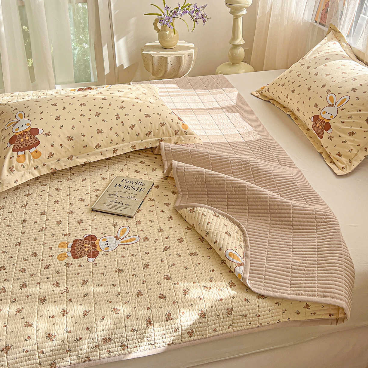 91家纺网 家纺一手货源 找家纺 梦纤绒 2026新款亲肤舒适仿棉印花床盖四件套 萌萌兔