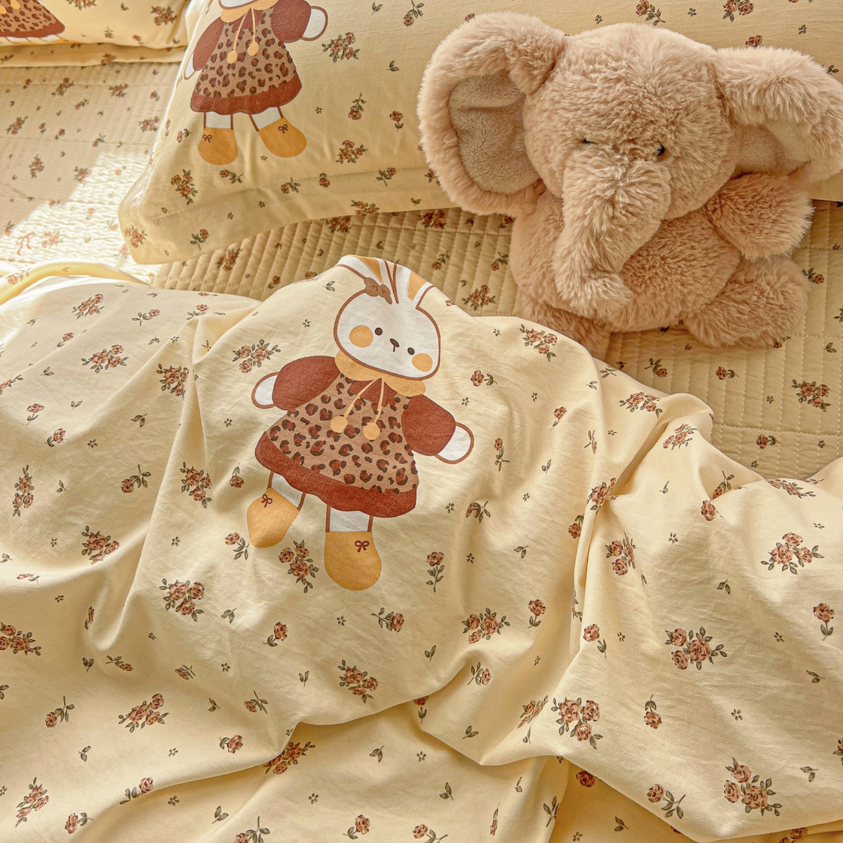 91家纺网 家纺一手货源 找家纺 梦纤绒 2026新款亲肤舒适仿棉印花床盖四件套 萌萌兔