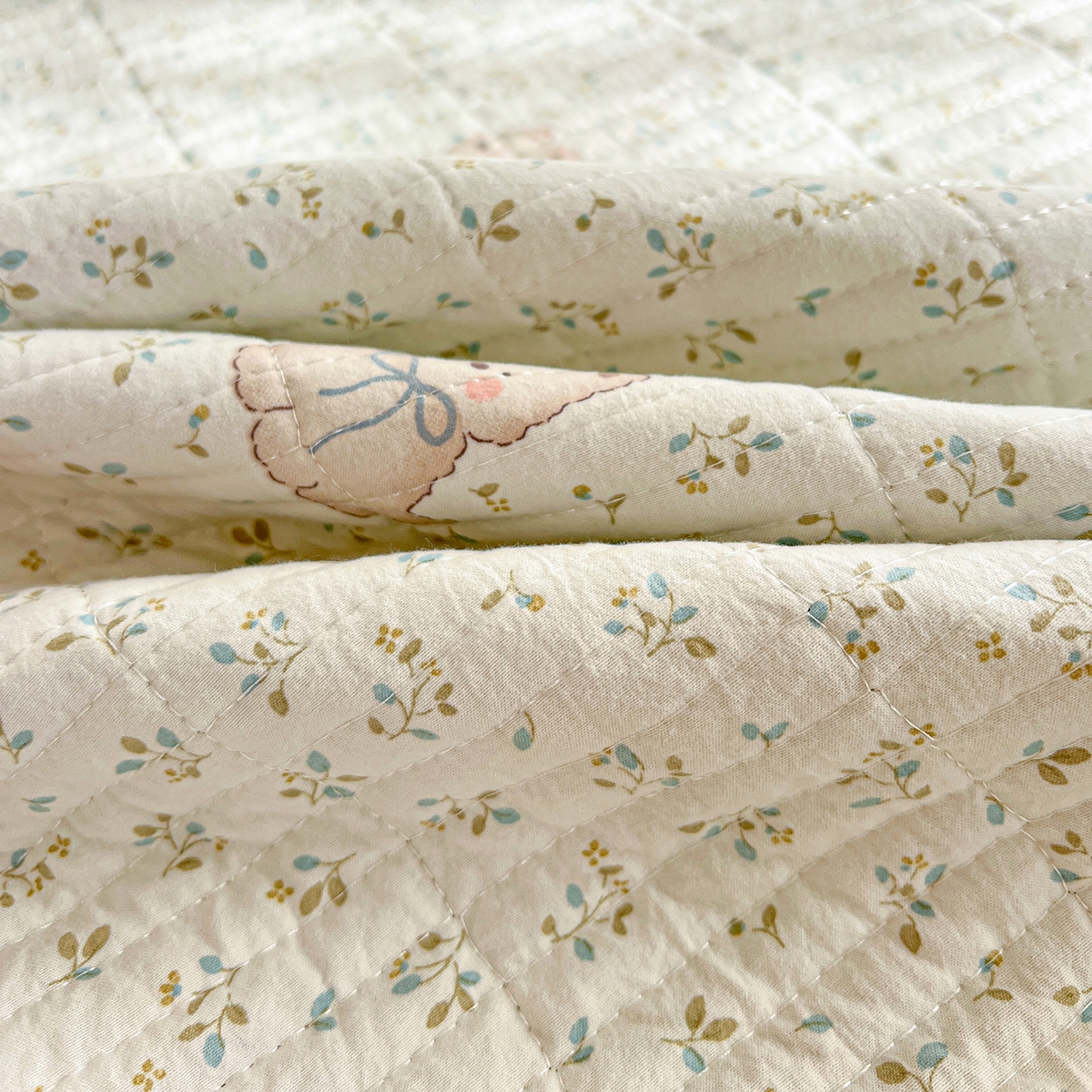 91家纺网 家纺一手货源 找家纺 梦纤绒 2026新款亲肤舒适仿棉印花床盖四件套 皮皮狗