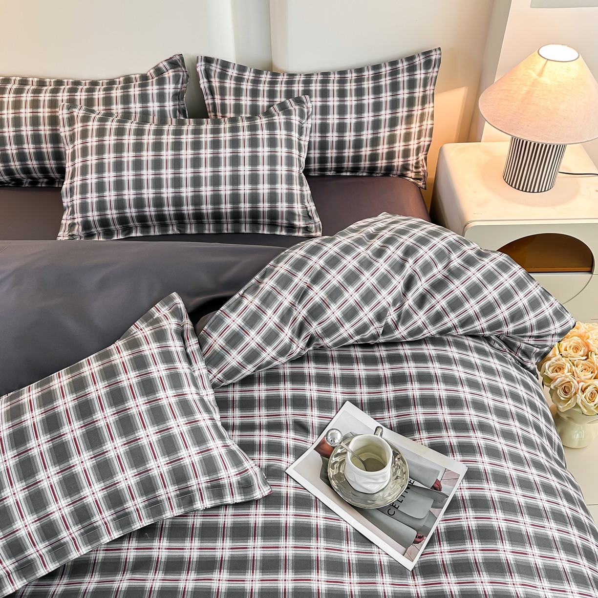 91家纺网 家纺一手货源 找家纺 楠沐家纺 2026新款无印风单被套芦荟棉学生印花被套 烟雾灰格