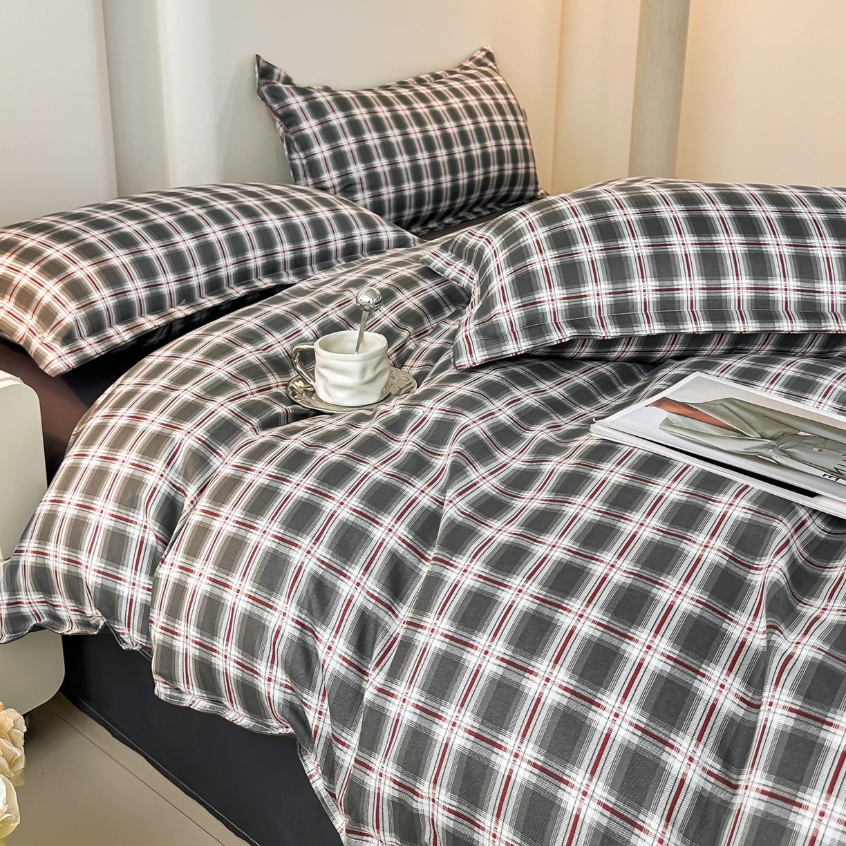 91家纺网 家纺一手货源 找家纺 楠沐家纺 2026新款无印风单被套芦荟棉学生印花被套 烟雾灰格