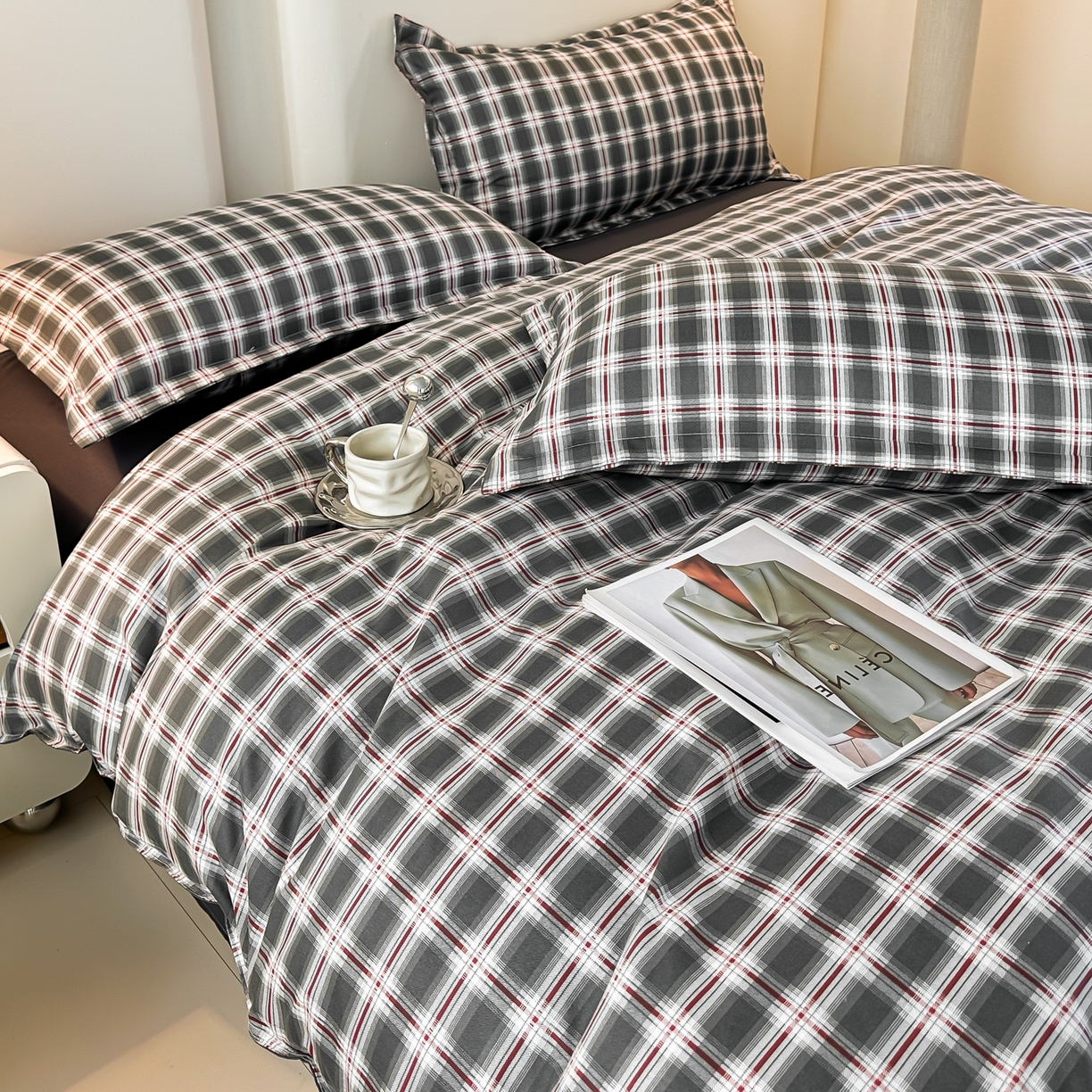 91家纺网 家纺一手货源 找家纺 楠沐家纺 2026新款无印风单被套芦荟棉学生印花被套 烟雾灰格