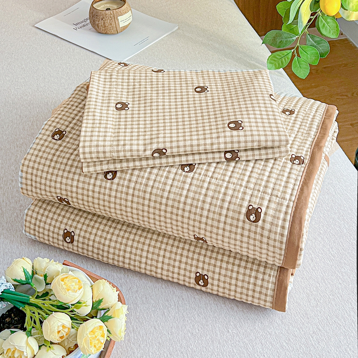 91家纺网 家纺一手货源 找家纺 梦纤绒 2026新款亲肤舒适仿棉印花床盖四件套 小熊头