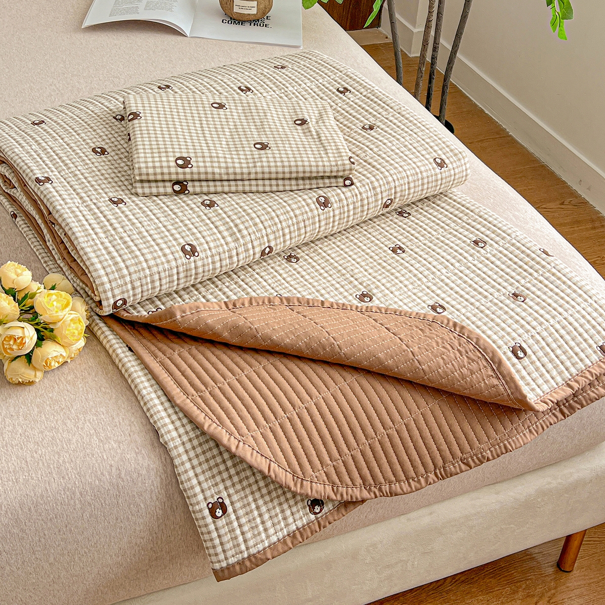 91家纺网 家纺一手货源 找家纺 梦纤绒 2026新款亲肤舒适仿棉印花床盖四件套 小熊头