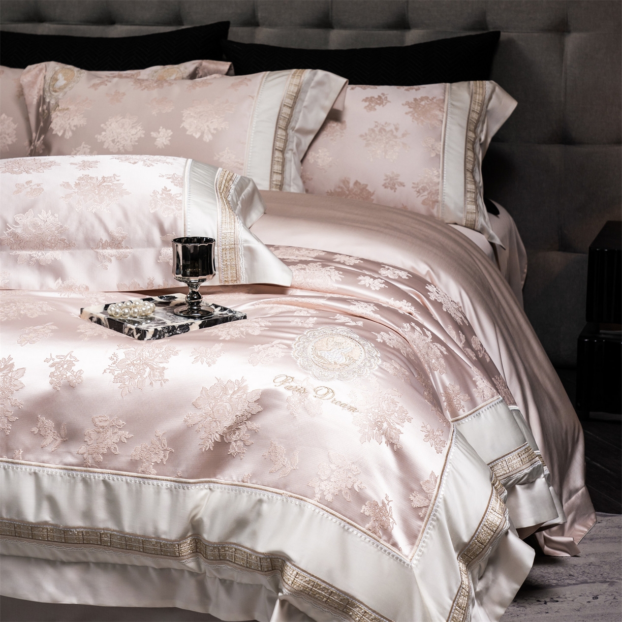 91家纺网 家纺一手货源 找家纺 （总）鼎飞家纺 2026新款3D立体浮雕高精密长绒棉四件套--索菲尔系列