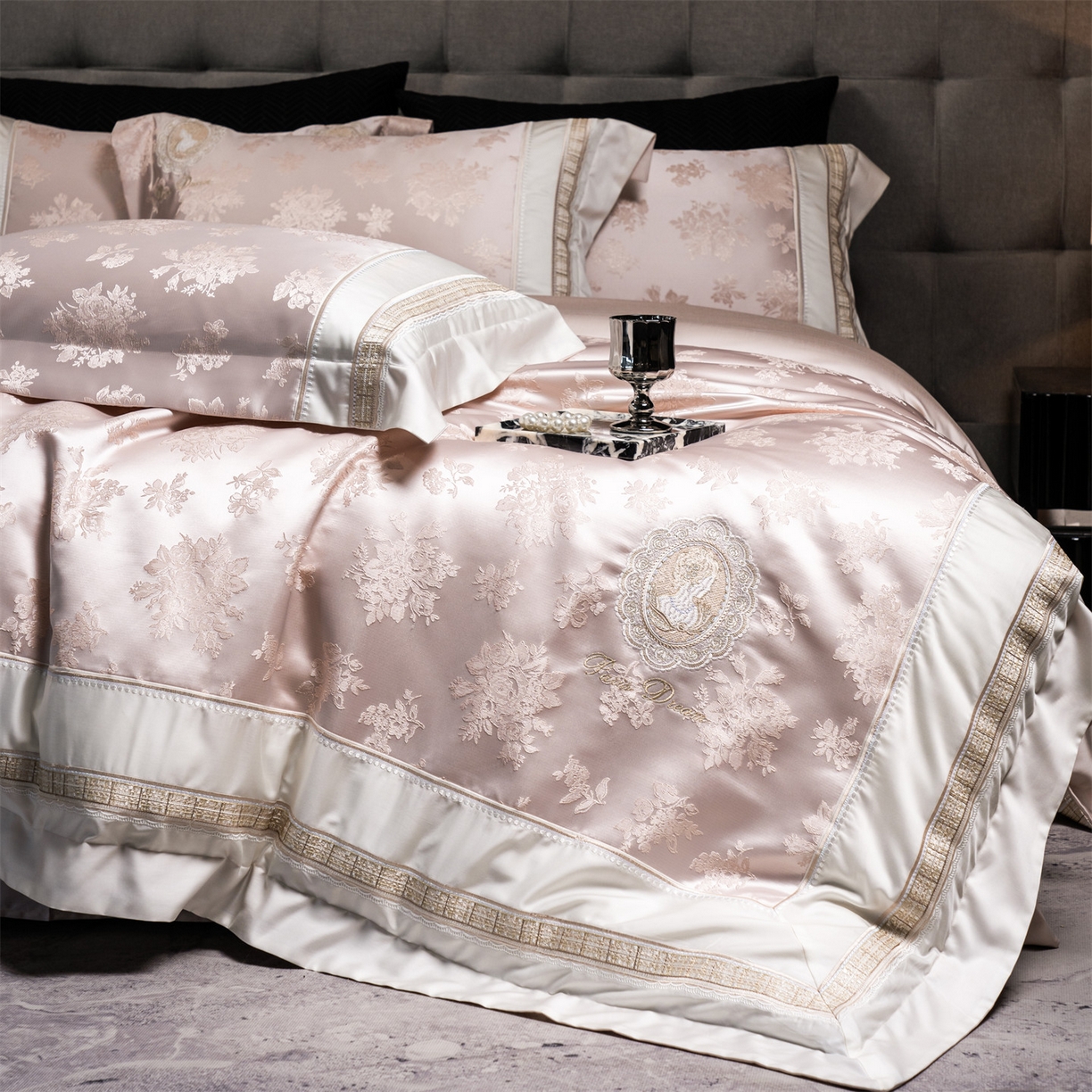 91家纺网 家纺一手货源 找家纺 （总）鼎飞家纺 2026新款3D立体浮雕高精密长绒棉四件套--索菲尔系列