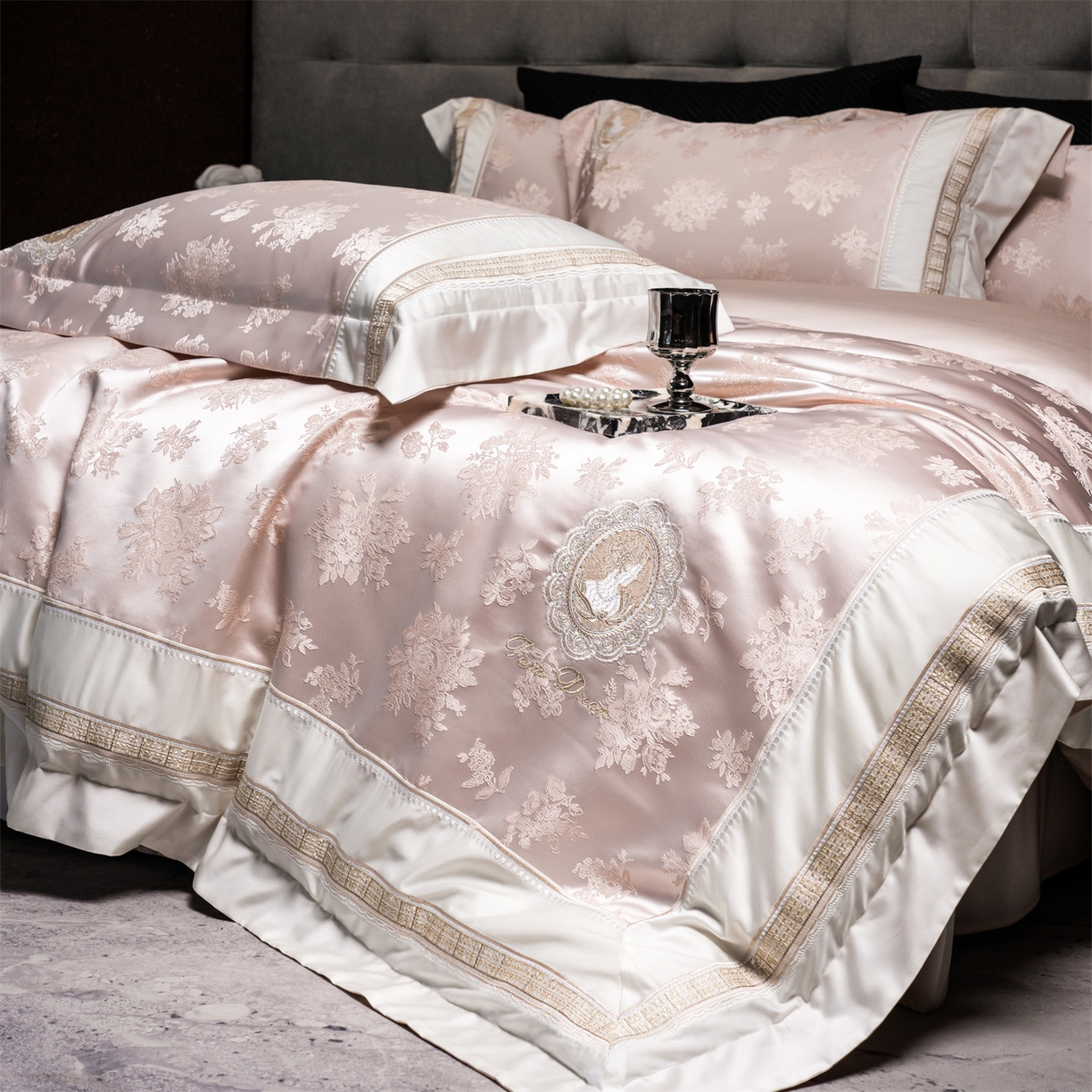 91家纺网 家纺一手货源 找家纺 （总）鼎飞家纺 2026新款3D立体浮雕高精密长绒棉四件套--索菲尔系列