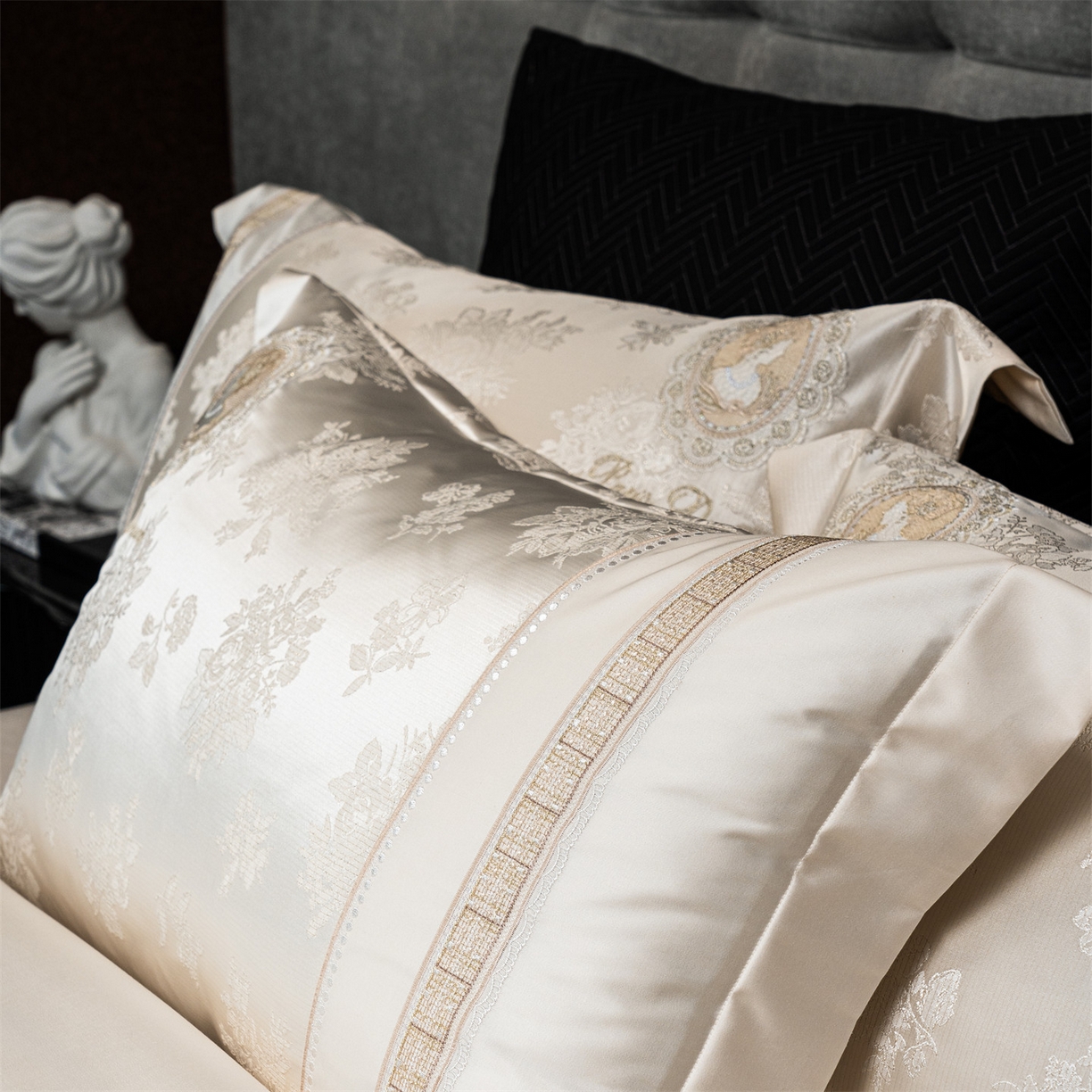 91家纺网 家纺一手货源 找家纺 鼎飞家纺 2026新款3D立体浮雕高精密长绒棉四件套--索菲尔系列 索菲尔-奶咖