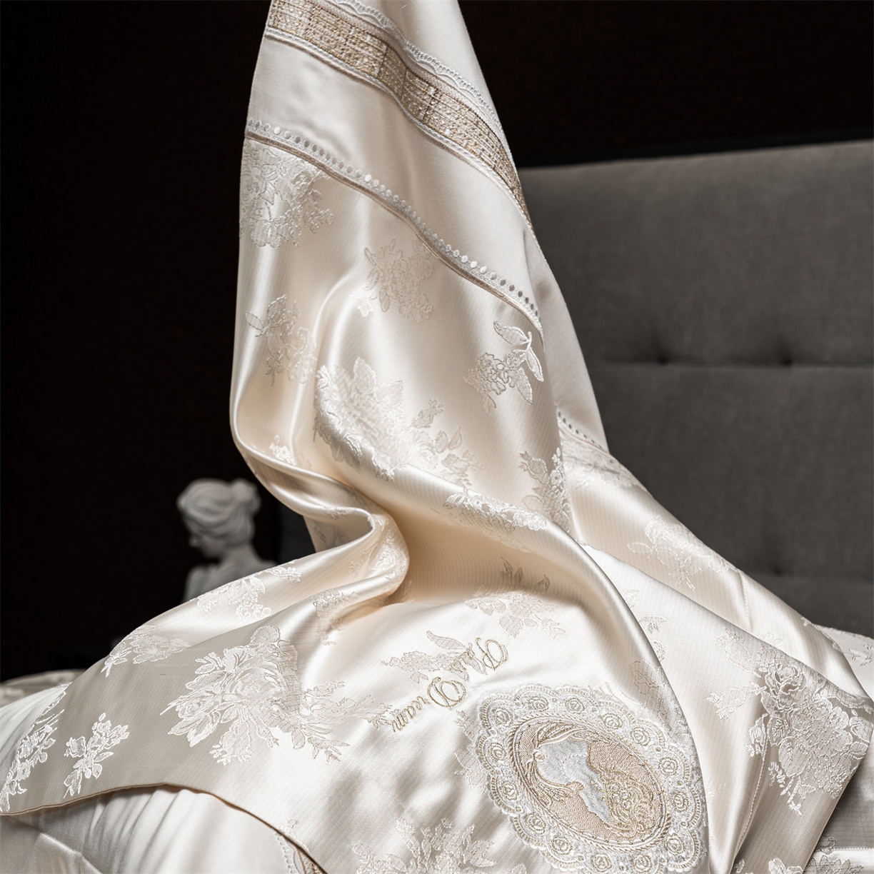 91家纺网 家纺一手货源 找家纺 鼎飞家纺 2026新款3D立体浮雕高精密长绒棉四件套--索菲尔系列 索菲尔-奶咖