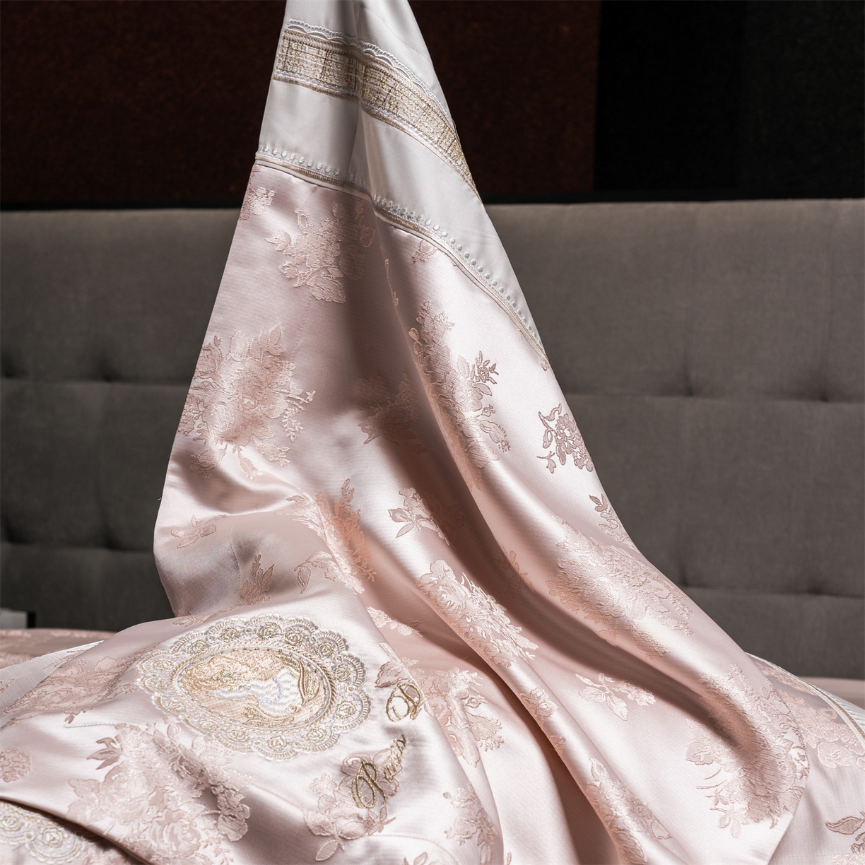 91家纺网 家纺一手货源 找家纺 鼎飞家纺 2026新款3D立体浮雕高精密长绒棉四件套--索菲尔系列 索菲尔-茶粉