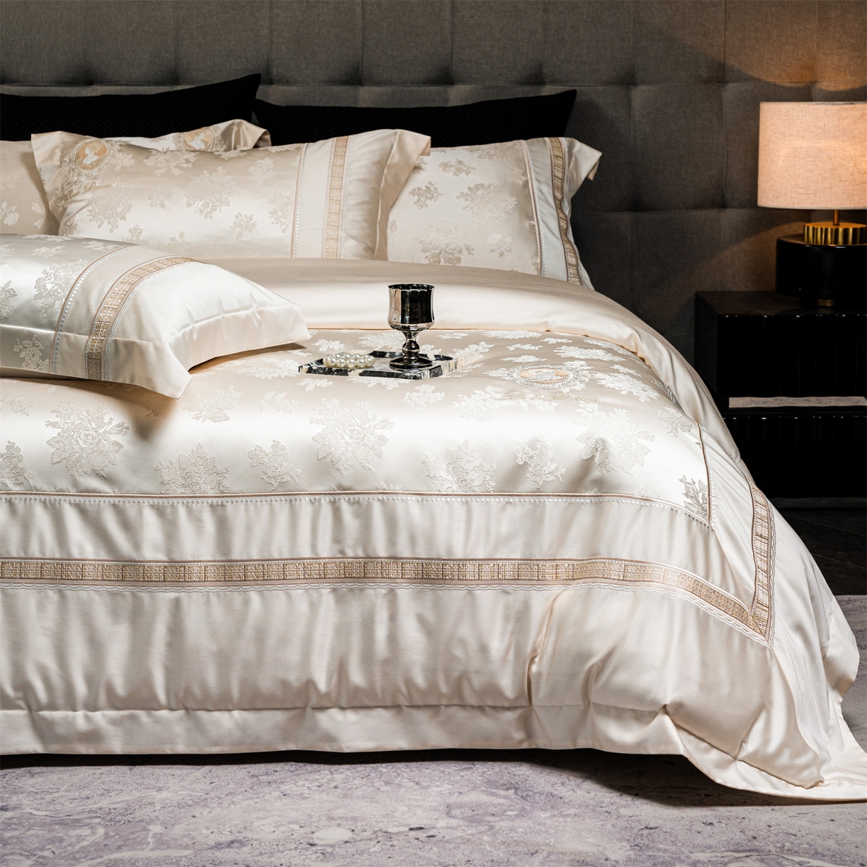 91家纺网 家纺一手货源 找家纺 鼎飞家纺 2026新款3D立体浮雕高精密长绒棉四件套--索菲尔系列 索菲尔-奶咖