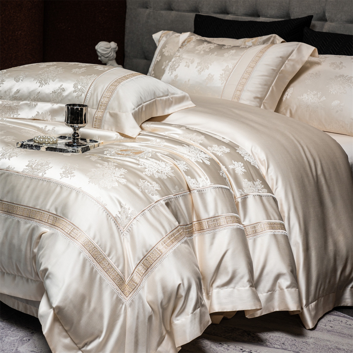 91家纺网 家纺一手货源 找家纺 鼎飞家纺 2026新款3D立体浮雕高精密长绒棉四件套--索菲尔系列 索菲尔-奶咖