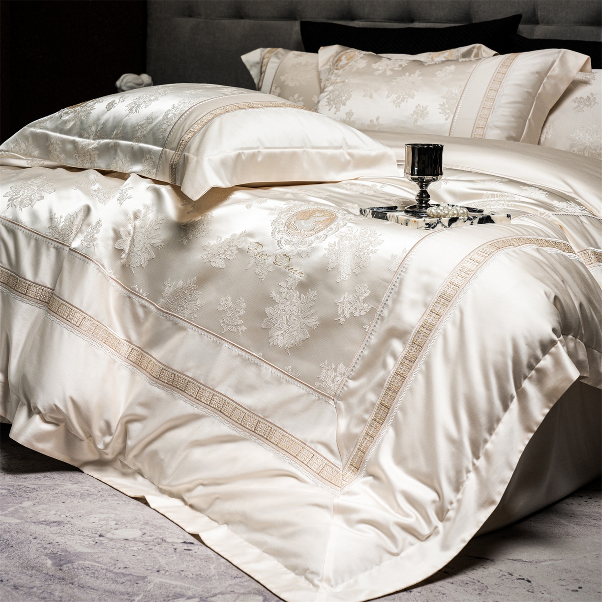 91家纺网 家纺一手货源 找家纺 鼎飞家纺 2026新款3D立体浮雕高精密长绒棉四件套--索菲尔系列 索菲尔-奶咖