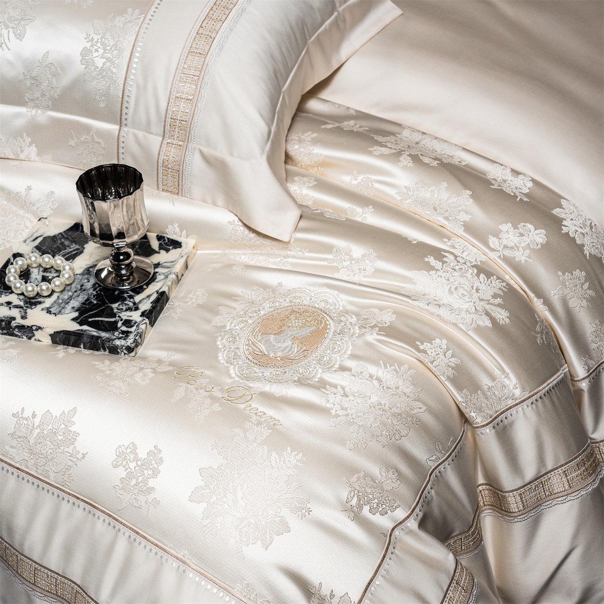 91家纺网 家纺一手货源 找家纺 鼎飞家纺 2026新款3D立体浮雕高精密长绒棉四件套--索菲尔系列 索菲尔-奶咖