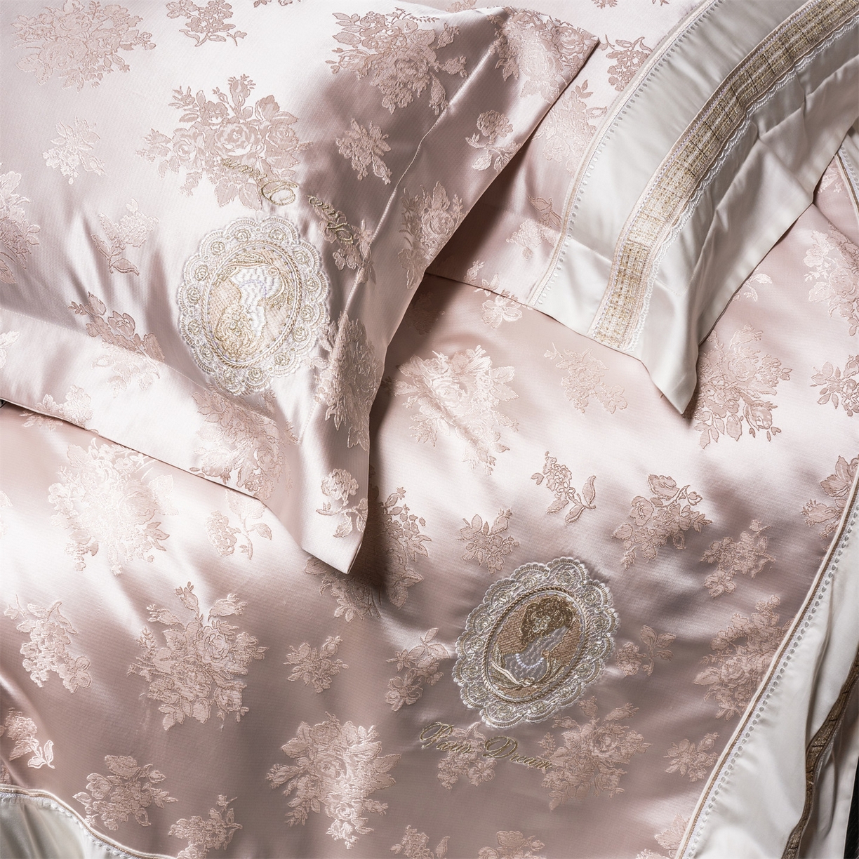 91家纺网 家纺一手货源 找家纺 鼎飞家纺 2026新款3D立体浮雕高精密长绒棉四件套--索菲尔系列 索菲尔-茶粉