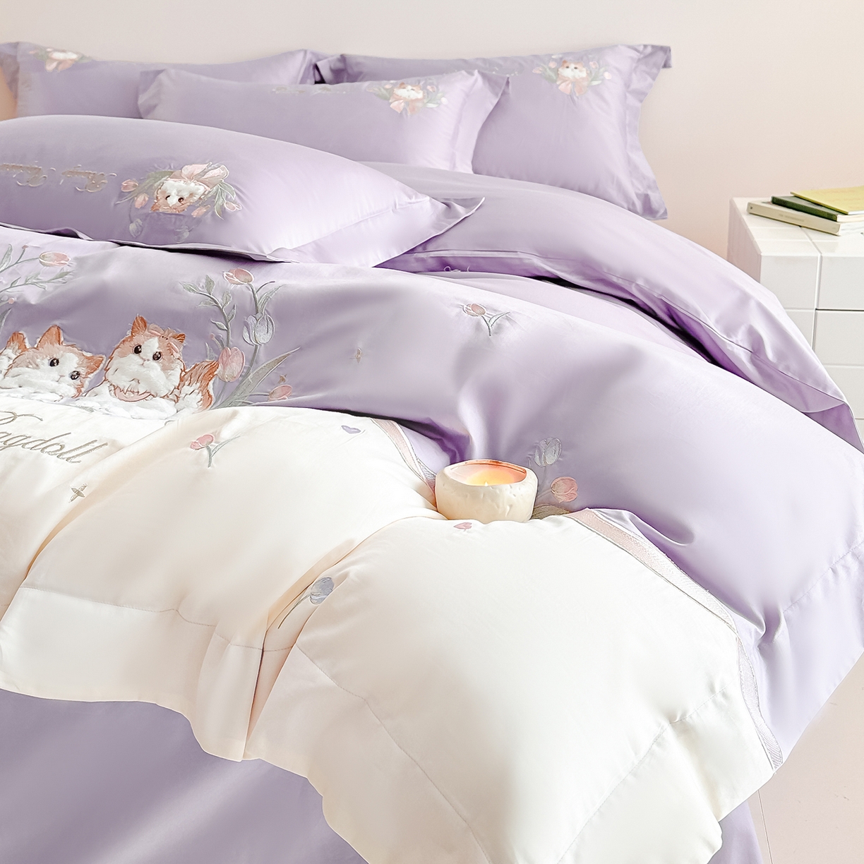 91家纺网 家纺一手货源 找家纺 置顶家纺 2026新款全棉刺绣系列四件套-布偶猫 布偶猫-香芋紫