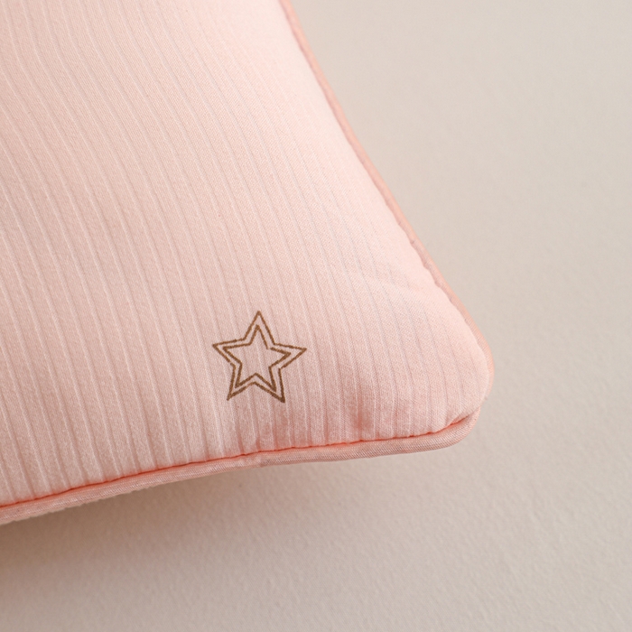 91家纺网 家纺一手货源 找家纺 仁宇枕业 2026新款太阳花暖心暖棉定型低枕枕头枕芯 太阳花暖心暖棉低枕-粉色