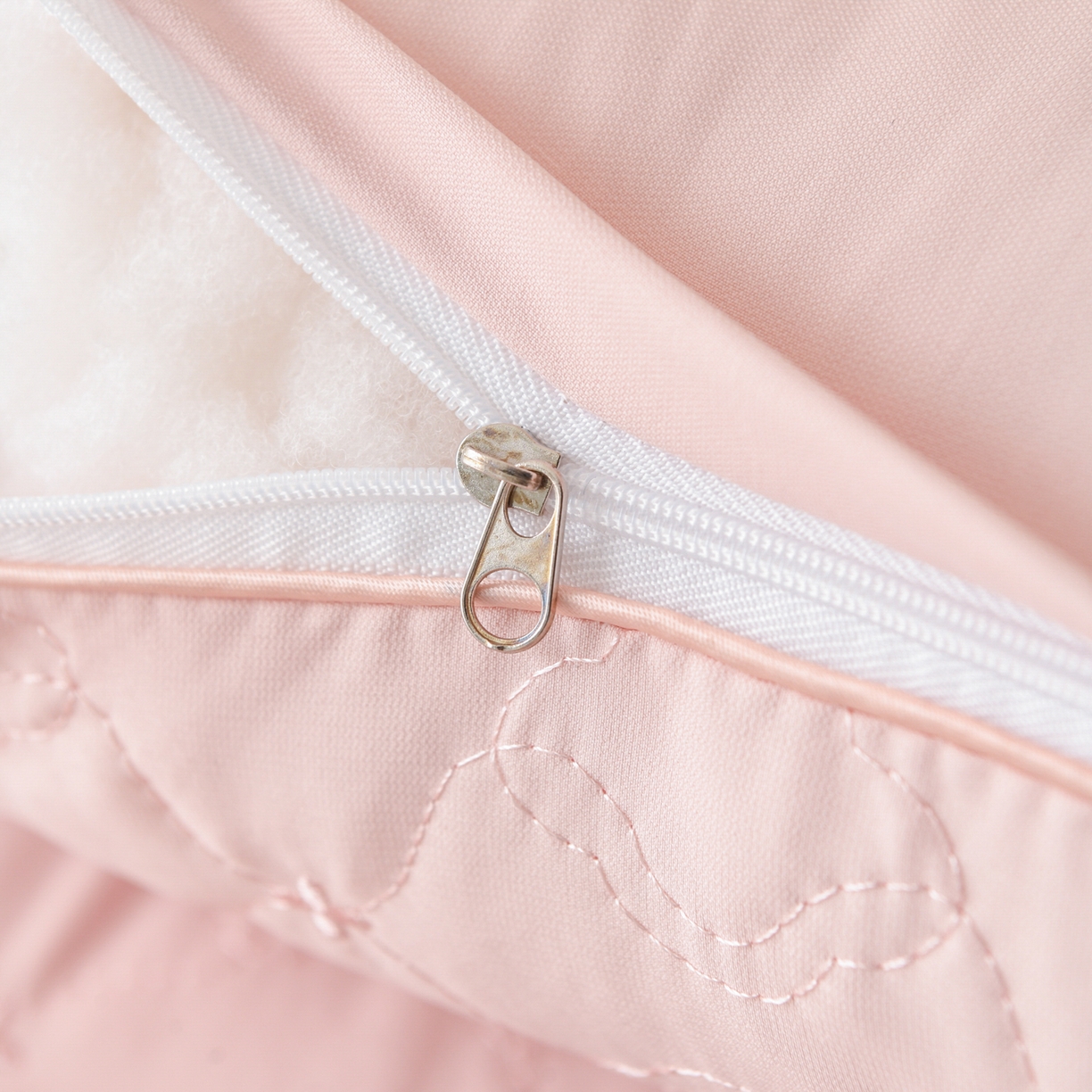 91家纺网 家纺一手货源 找家纺 仁宇枕业 2026新款磨毛大豆蚕丝低枕枕头枕芯 磨毛大豆蚕丝枕-粉色