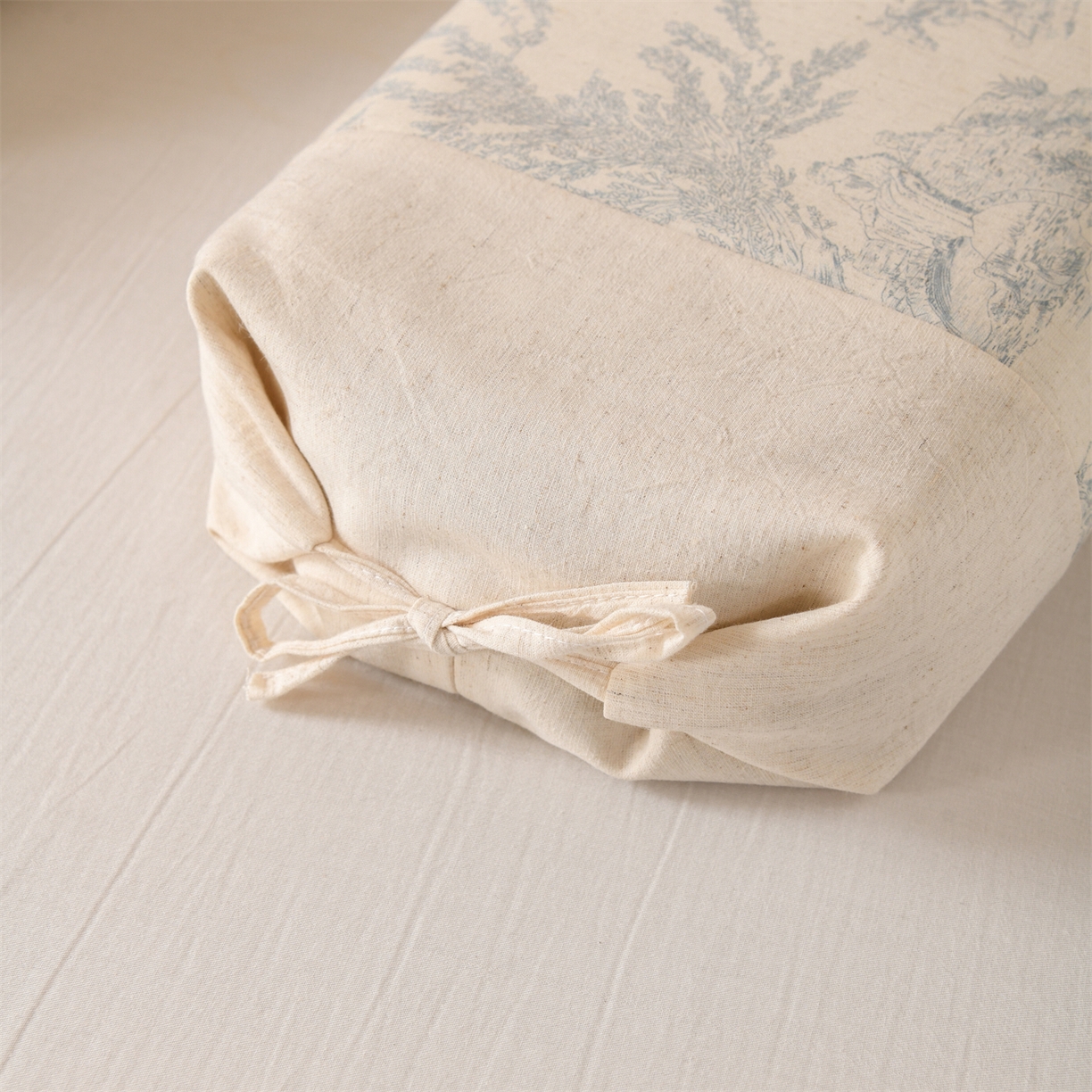 91家纺网 家纺一手货源 找家纺 仁宇枕业 2026新款棉麻古朴两用绑带款系列荞麦枕枕头枕芯 棉麻款两用绑带系列荞麦枕-青花瓷蓝