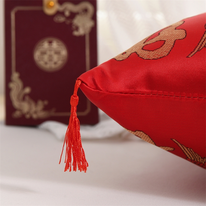 91家纺网 家纺一手货源 找家纺 仁宇枕业 2026新款过年新年大红结婚婚庆喜庆靠枕腰靠抱枕 贡缎婚庆抱枕-全家福