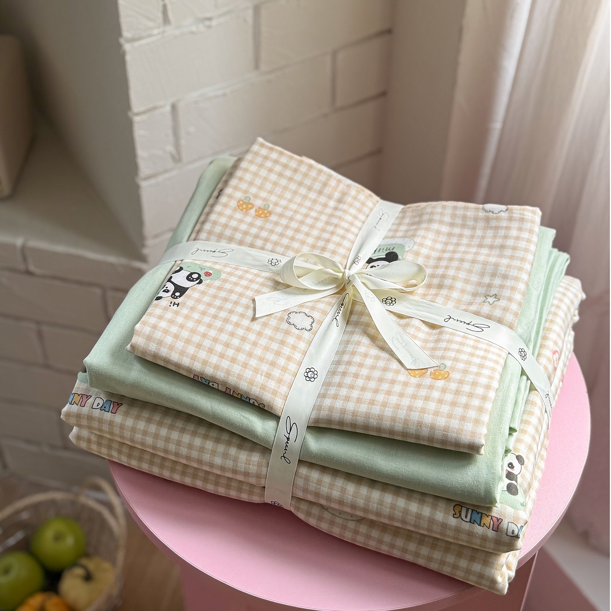 91家纺网 家纺一手货源 找家纺 麦伦家居 2026年春夏新款全棉纯棉有氧双层纱印花四件套-第二波 俏皮熊猫