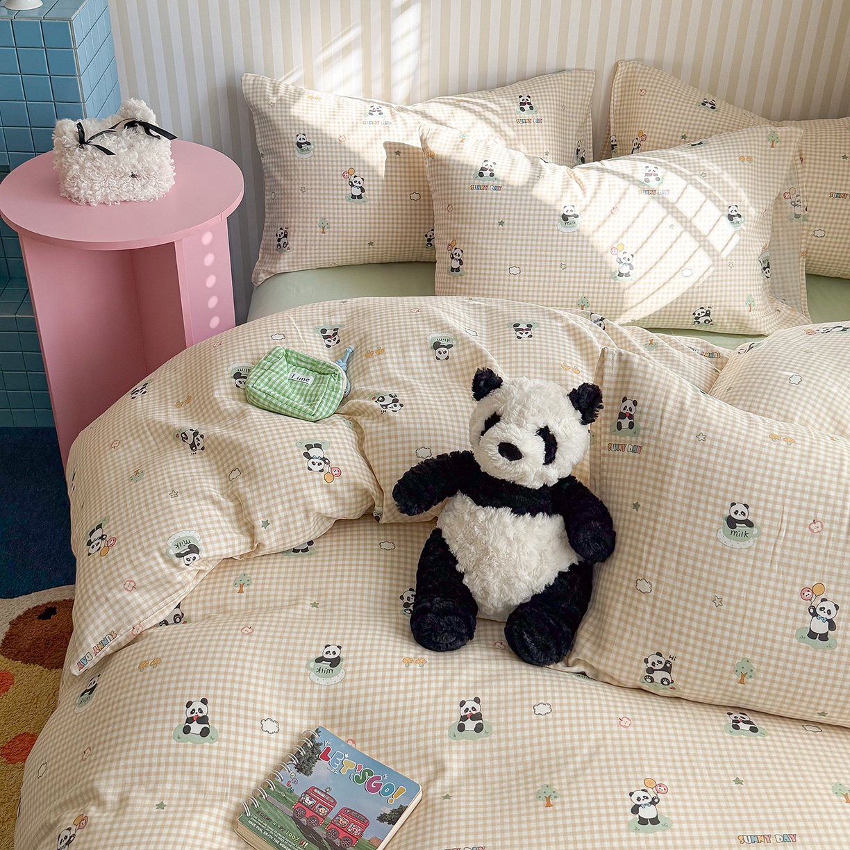 91家纺网 家纺一手货源 找家纺 麦伦家居 2026年春夏新款全棉纯棉有氧双层纱印花四件套-第二波 俏皮熊猫