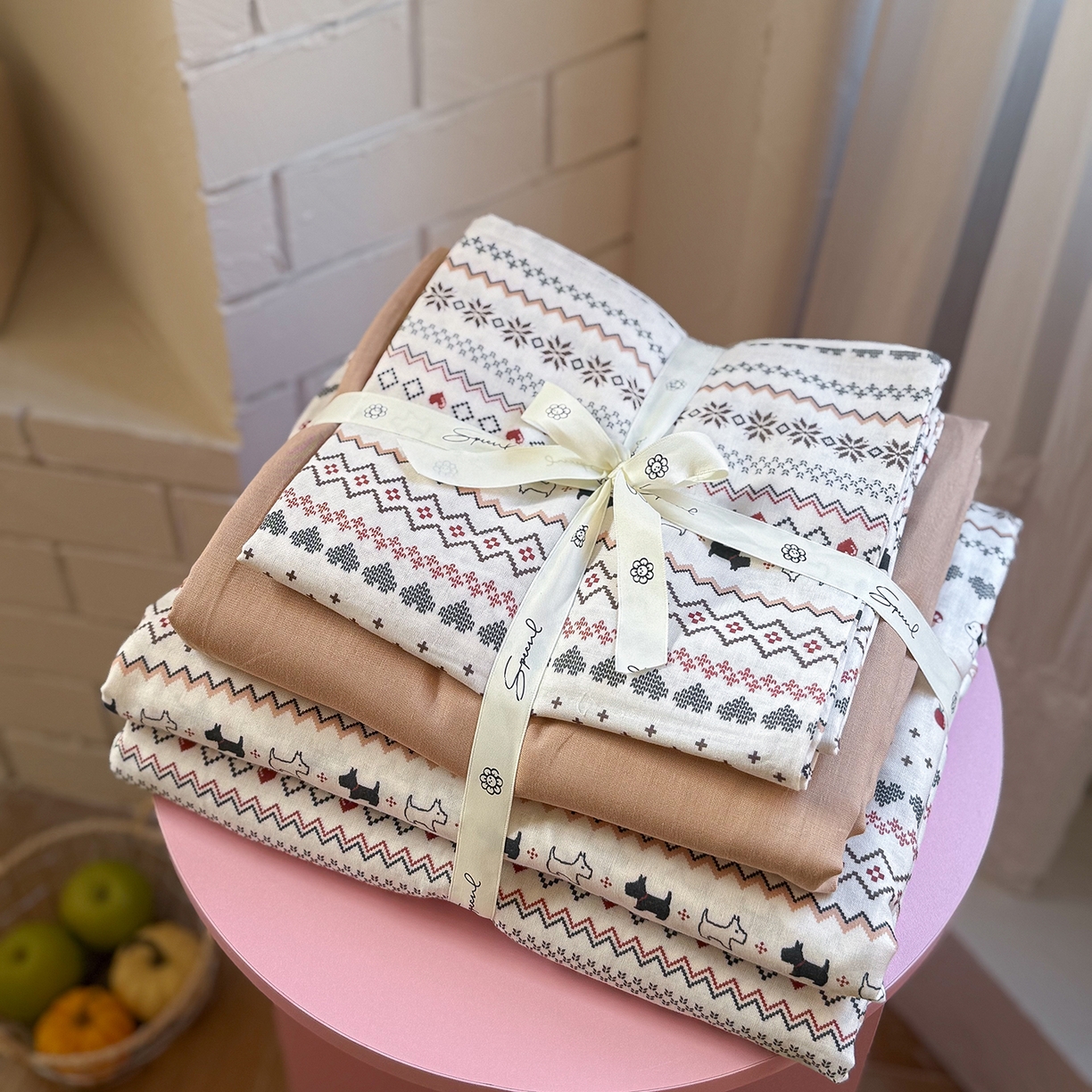 91家纺网 家纺一手货源 找家纺 麦伦家居 2026年春夏新款全棉纯棉有氧双层纱印花四件套-第二波 心动狗狗