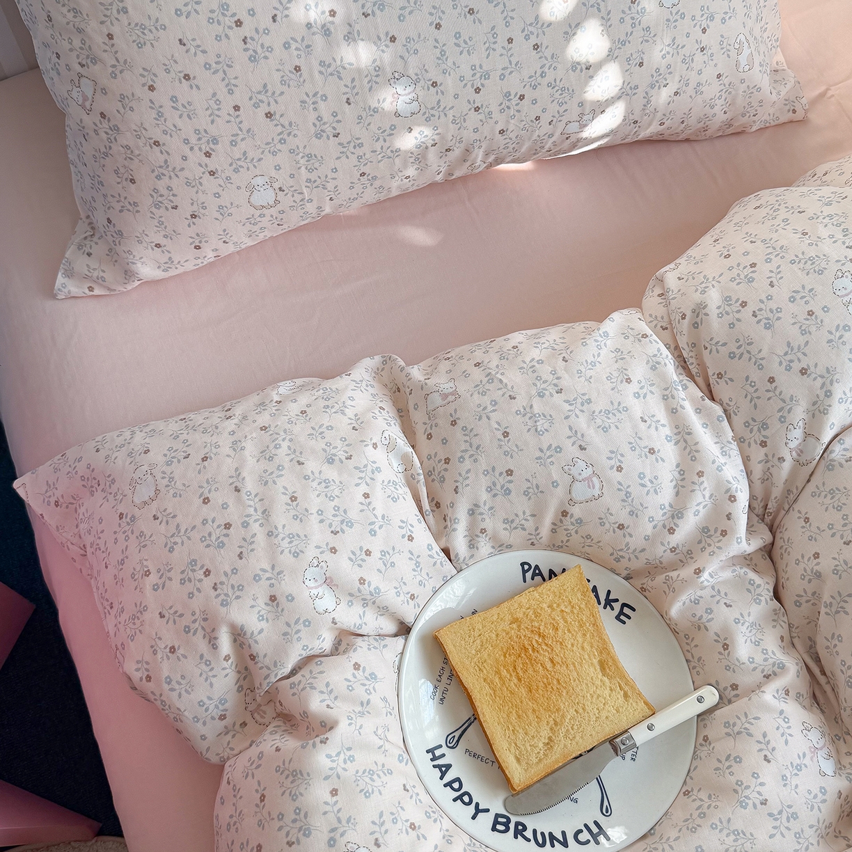 91家纺网 家纺一手货源 找家纺 麦伦家居 2026年春夏新款全棉纯棉有氧双层纱印花四件套-第二波 云锦兔-粉