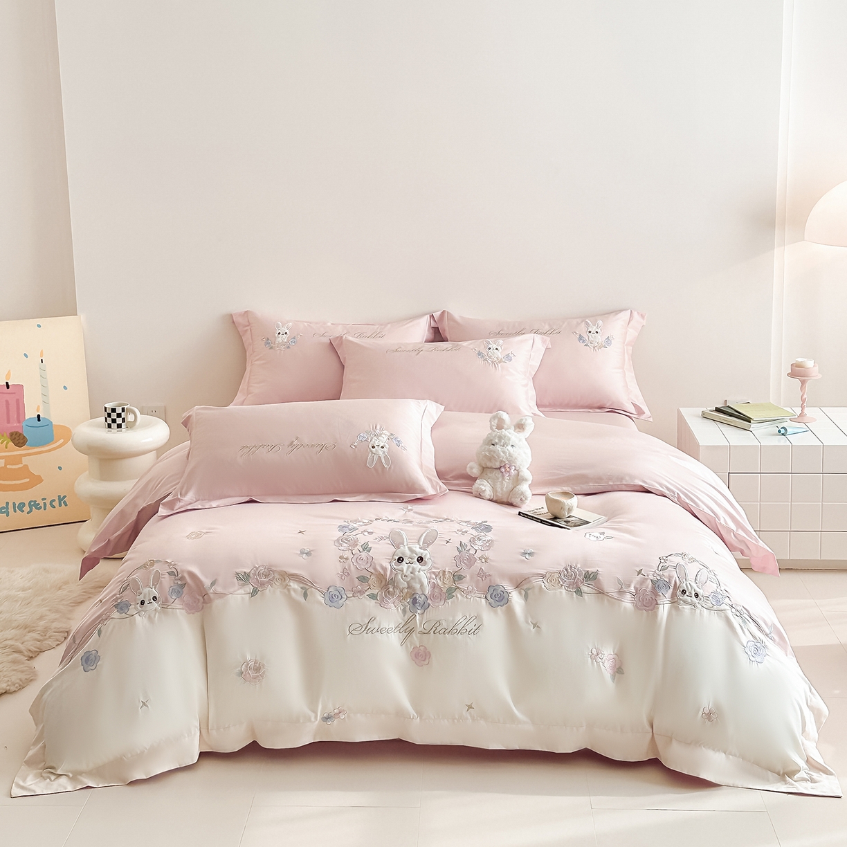 （总）置顶家纺 2026新款比心兔系列全棉长绒棉拼接绣花四件套