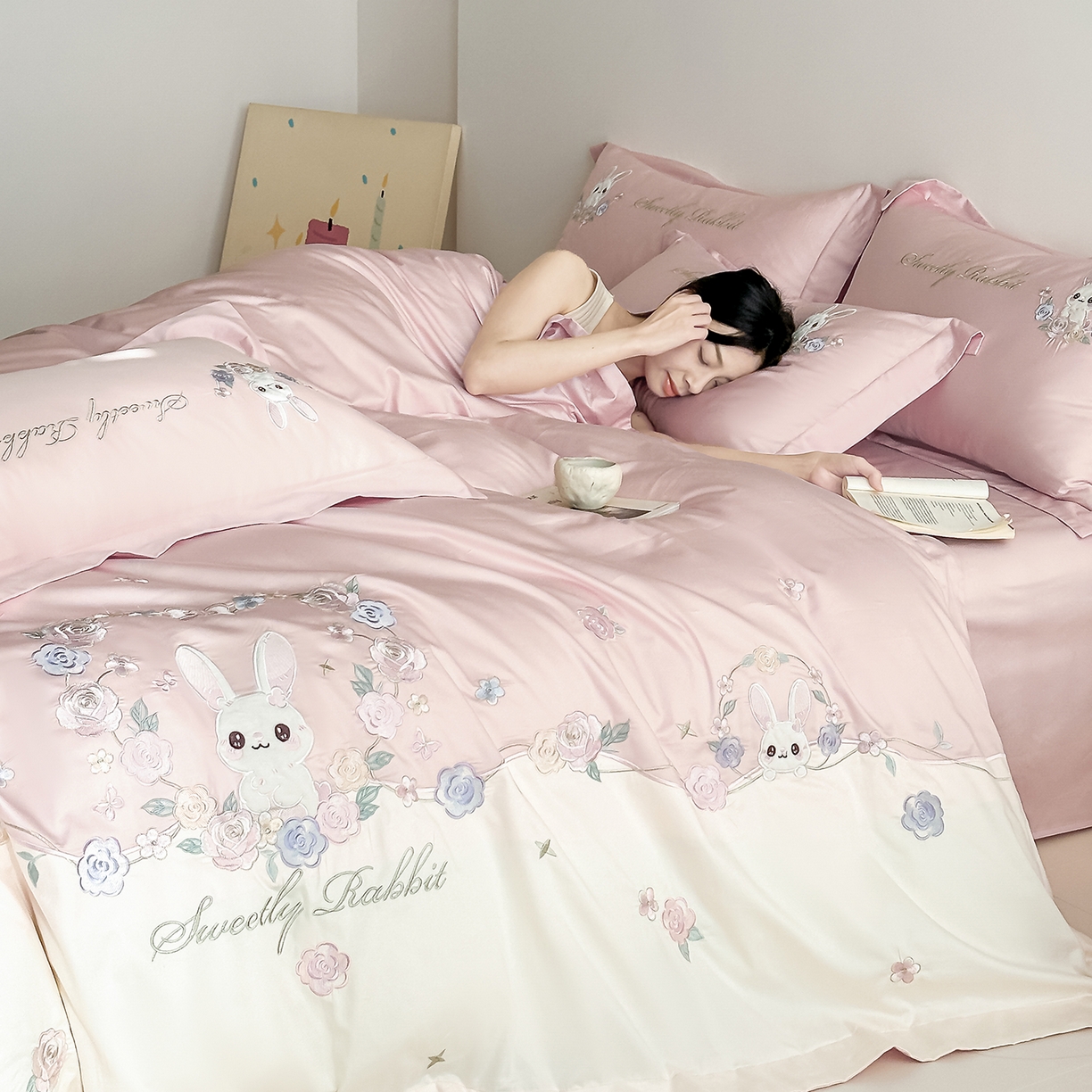 91家纺网 家纺一手货源 找家纺 （总）置顶家纺 2026新款比心兔系列全棉长绒棉拼接绣花四件套