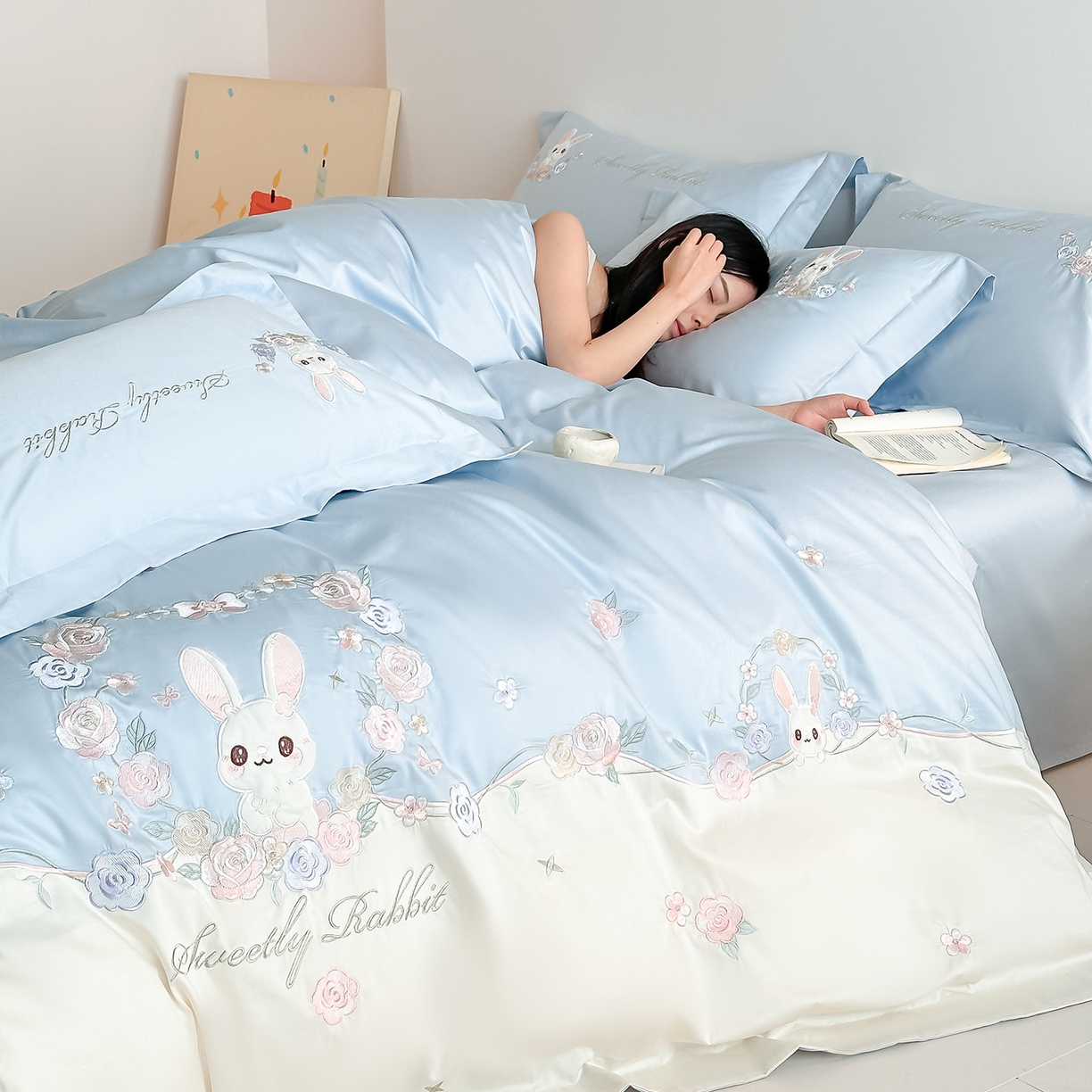 91家纺网 家纺一手货源 找家纺 置顶家纺 2026新款比心兔系列全棉长绒棉拼接绣花四件套 比心兔-天蓝