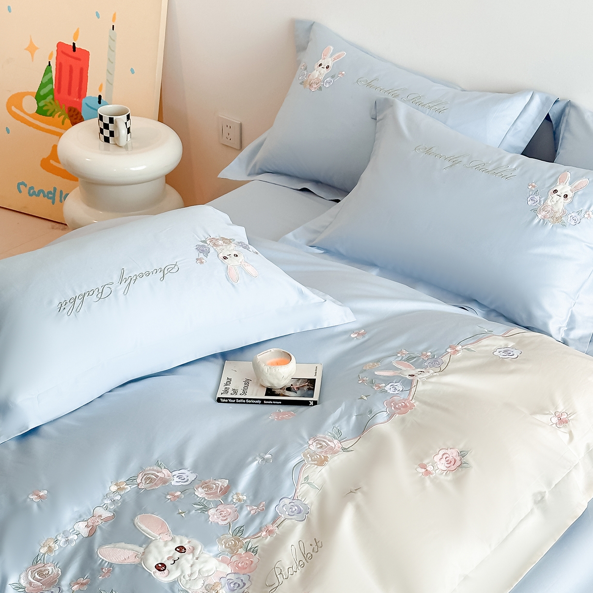 91家纺网 家纺一手货源 找家纺 置顶家纺 2026新款比心兔系列全棉长绒棉拼接绣花四件套 比心兔-天蓝