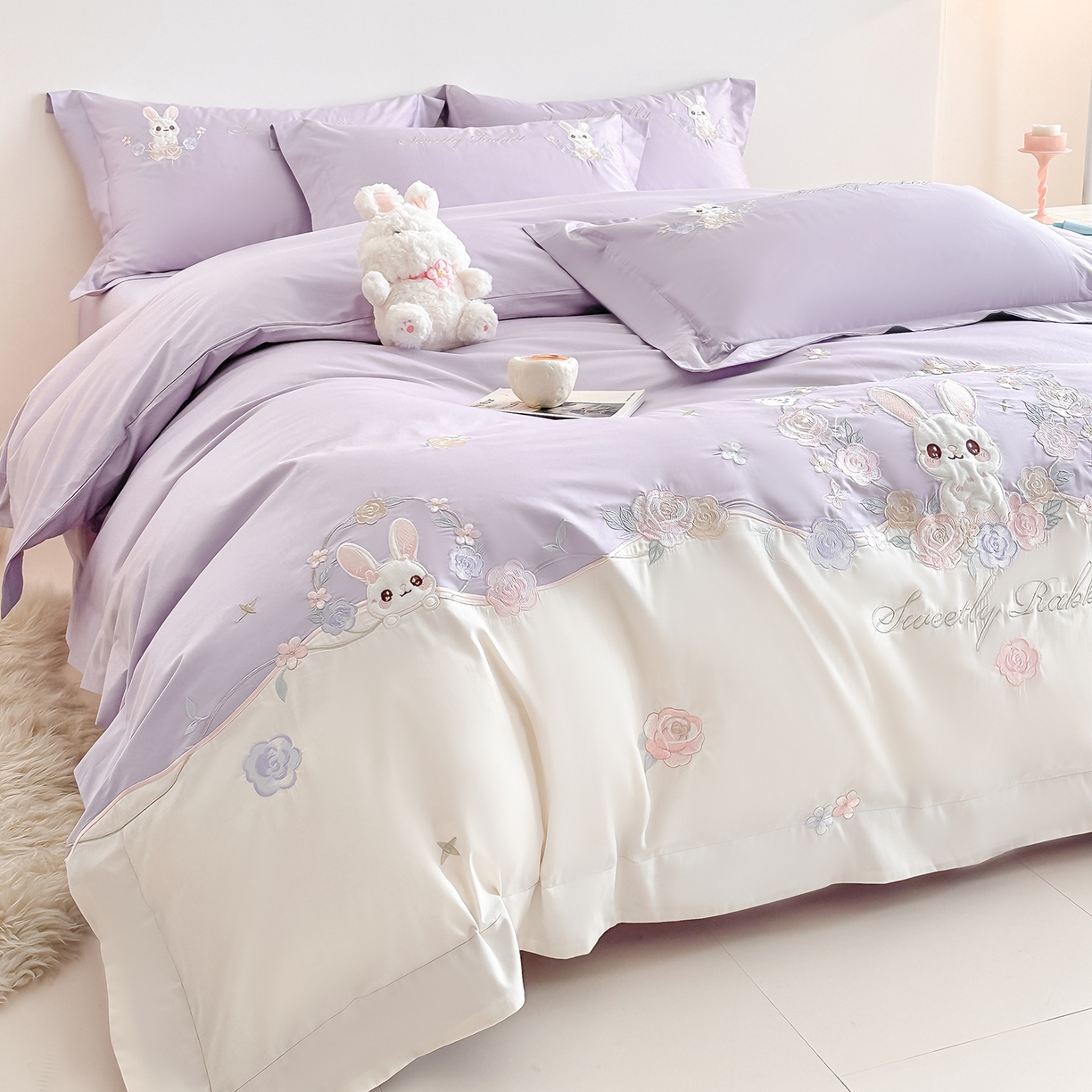91家纺网 家纺一手货源 找家纺 置顶家纺 2026新款比心兔系列全棉长绒棉拼接绣花四件套 比心兔-香芋紫